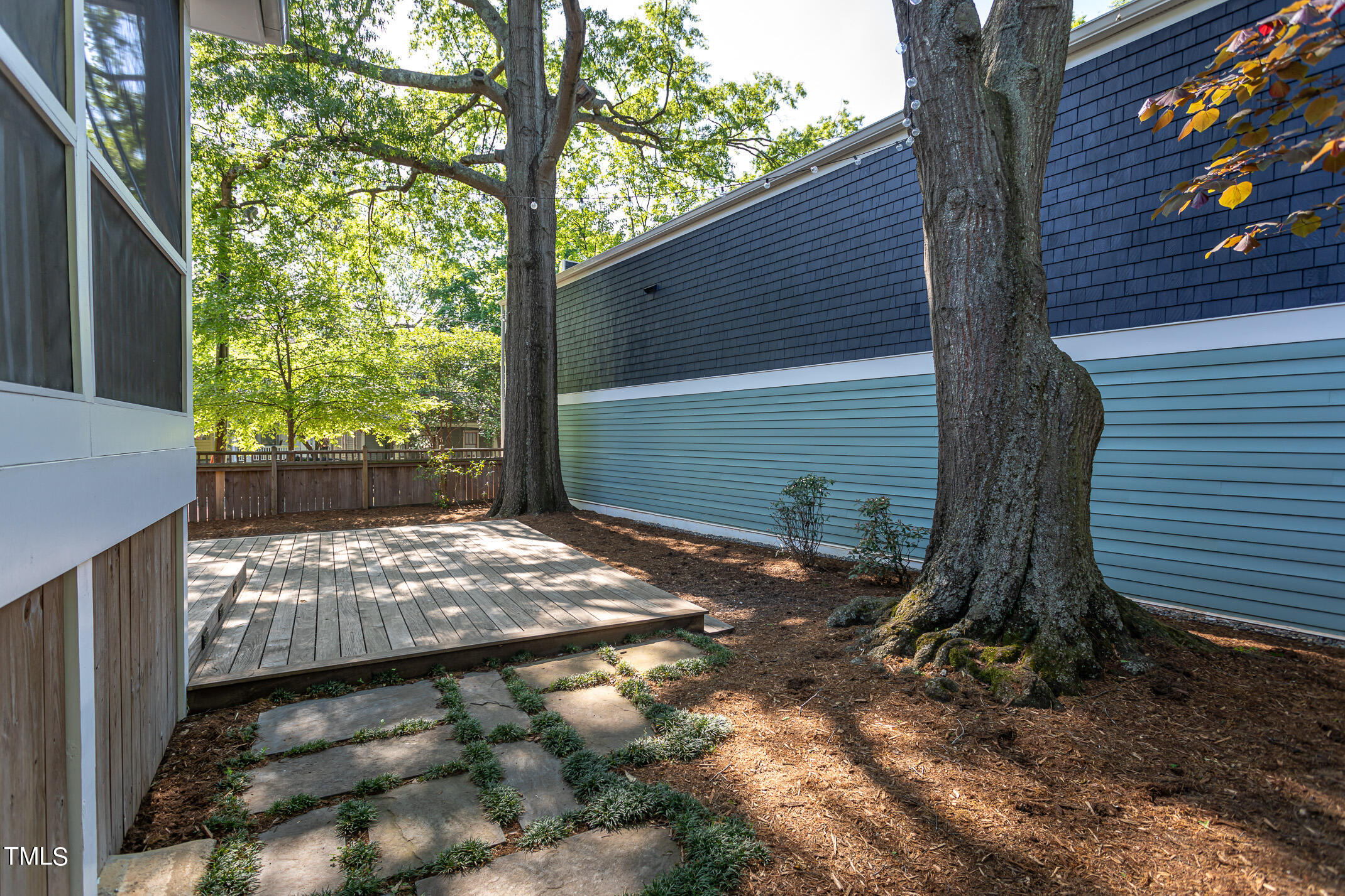 903 W Lenoir Street