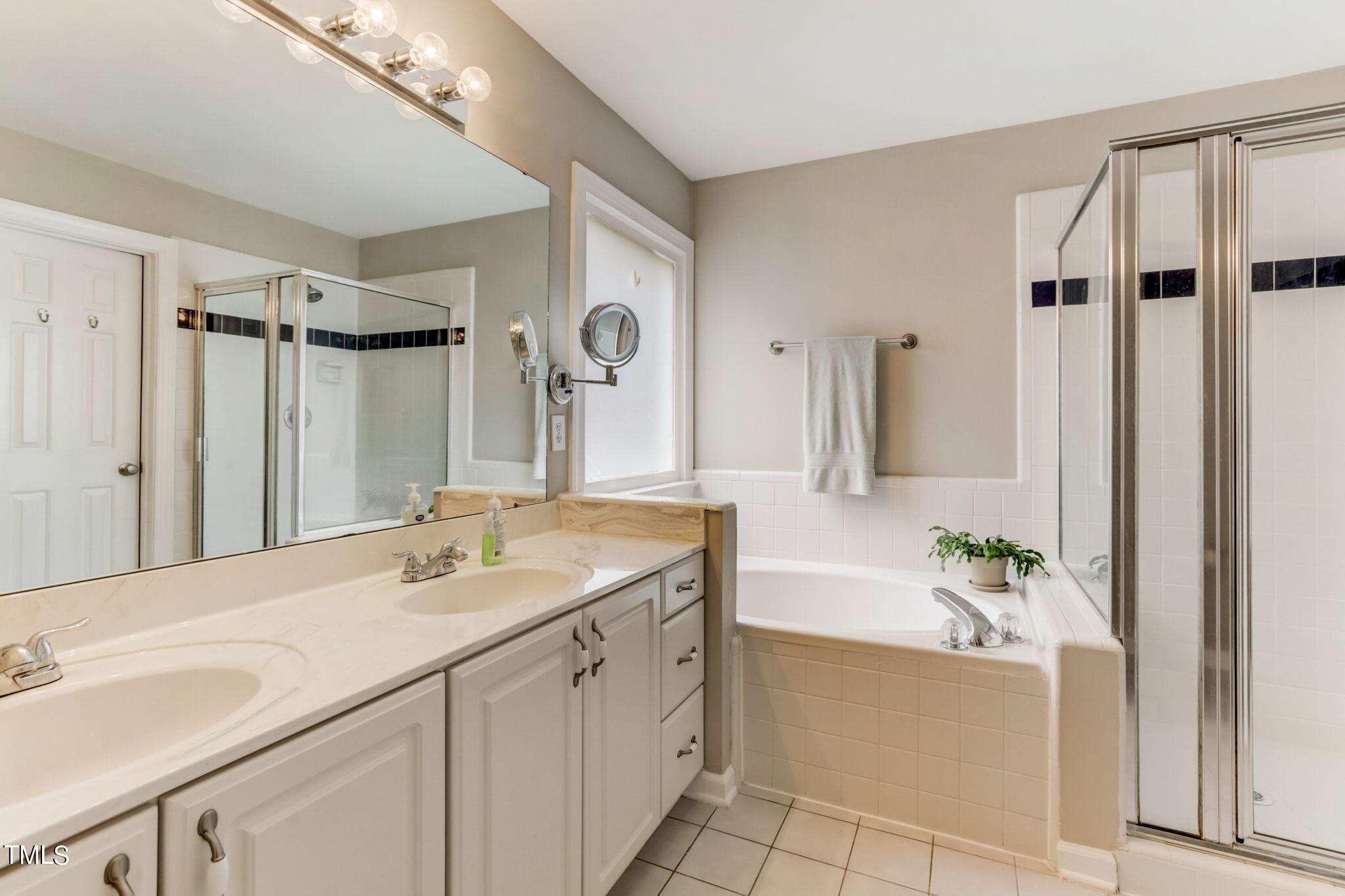 1425 Opal Court