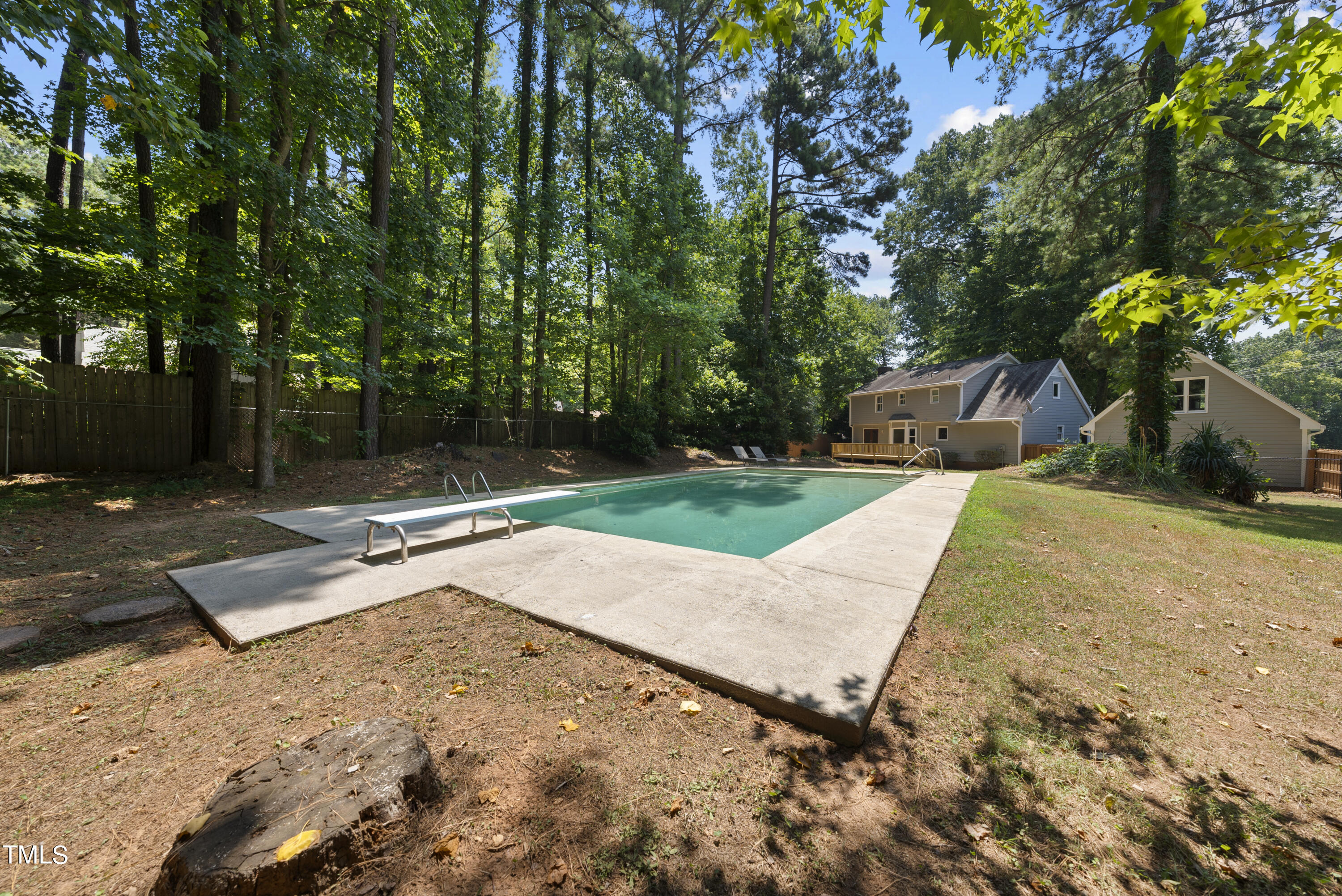 8100 Kingsland Drive