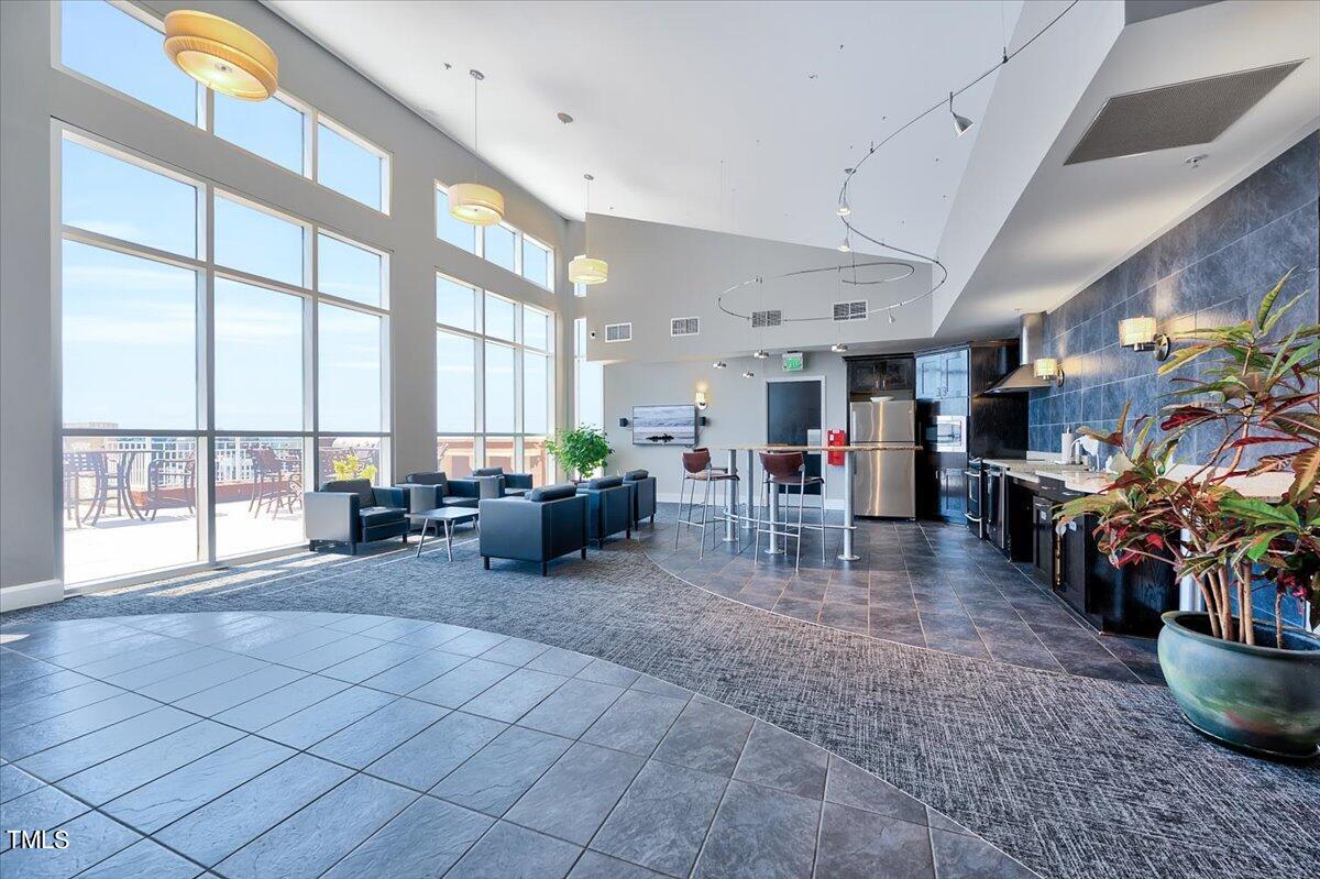 400 W North Street # 1602