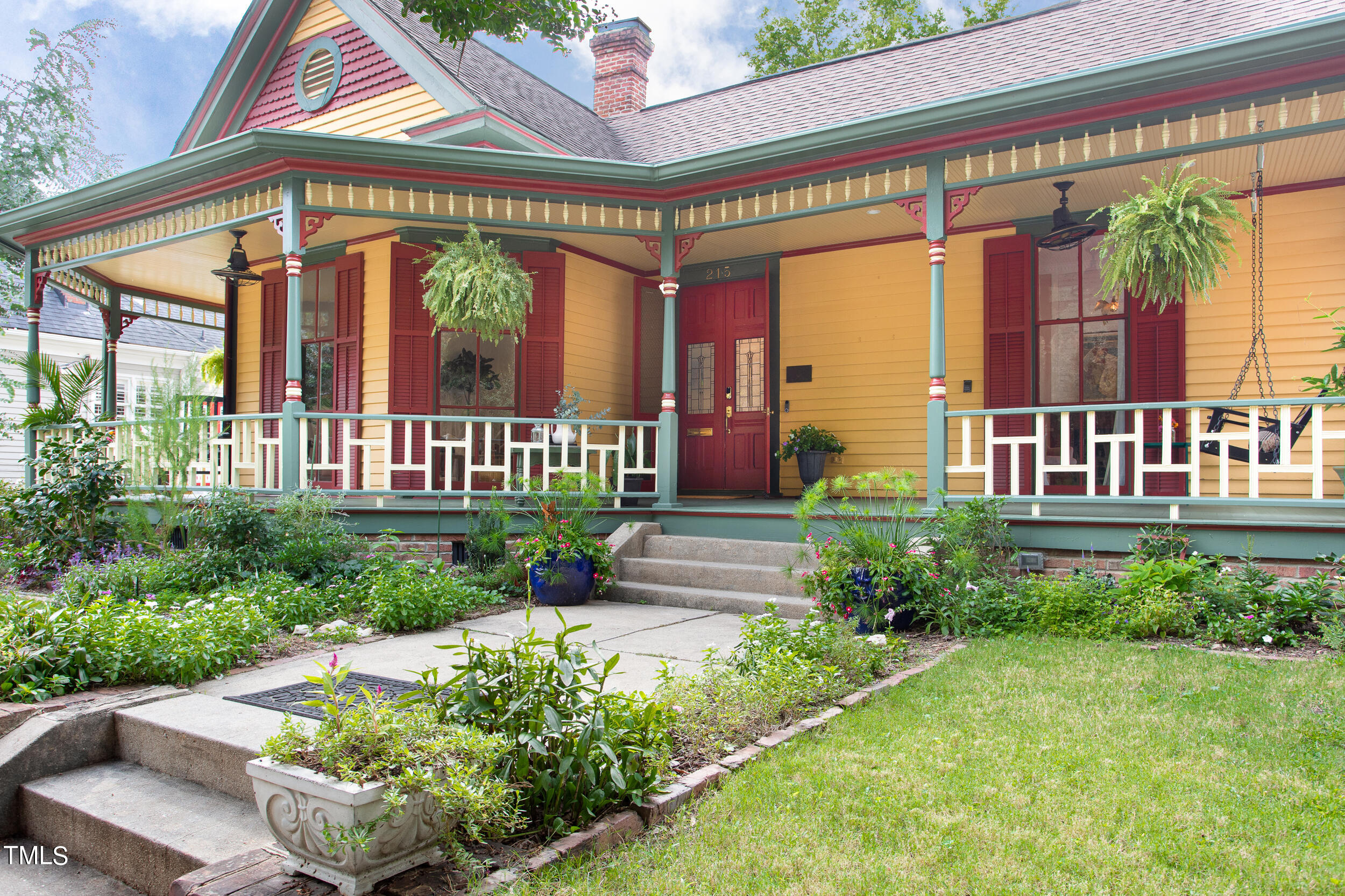 215 N East Street
