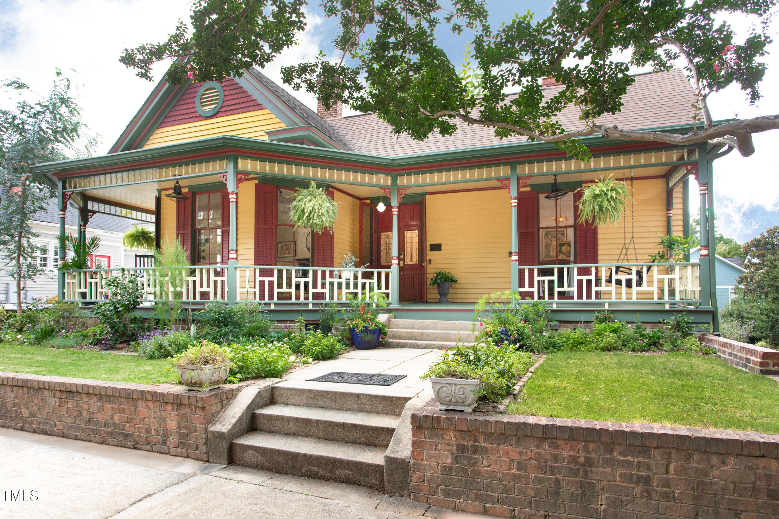 215 N East Street
