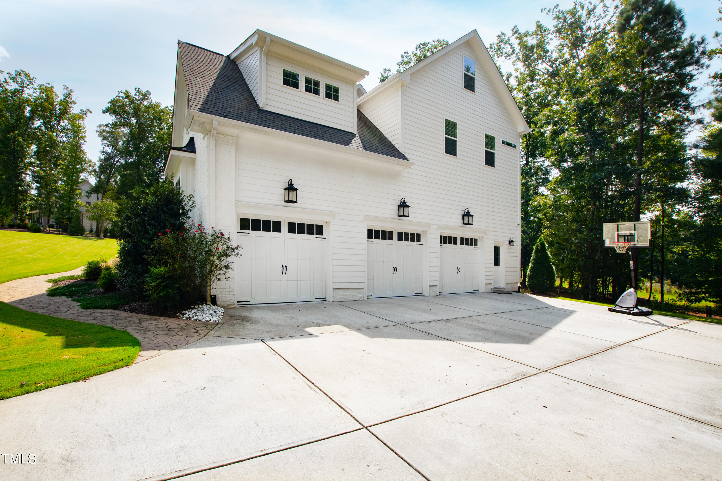 1509 Rock Dove Way
