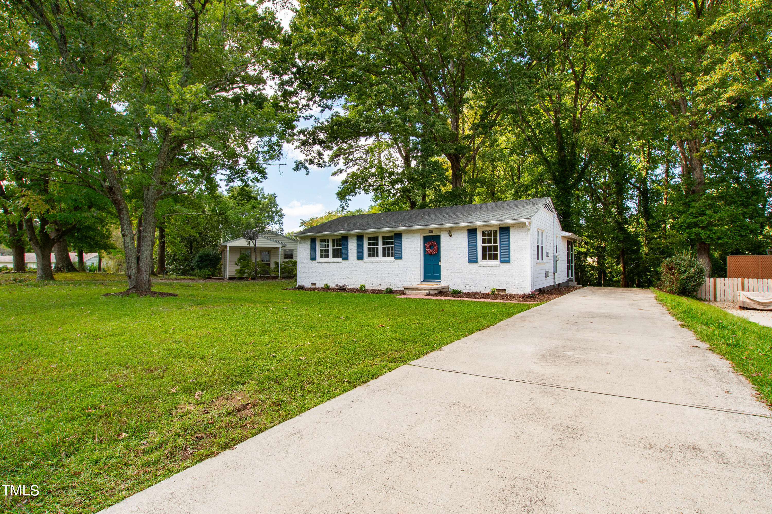 3505 Apache Drive