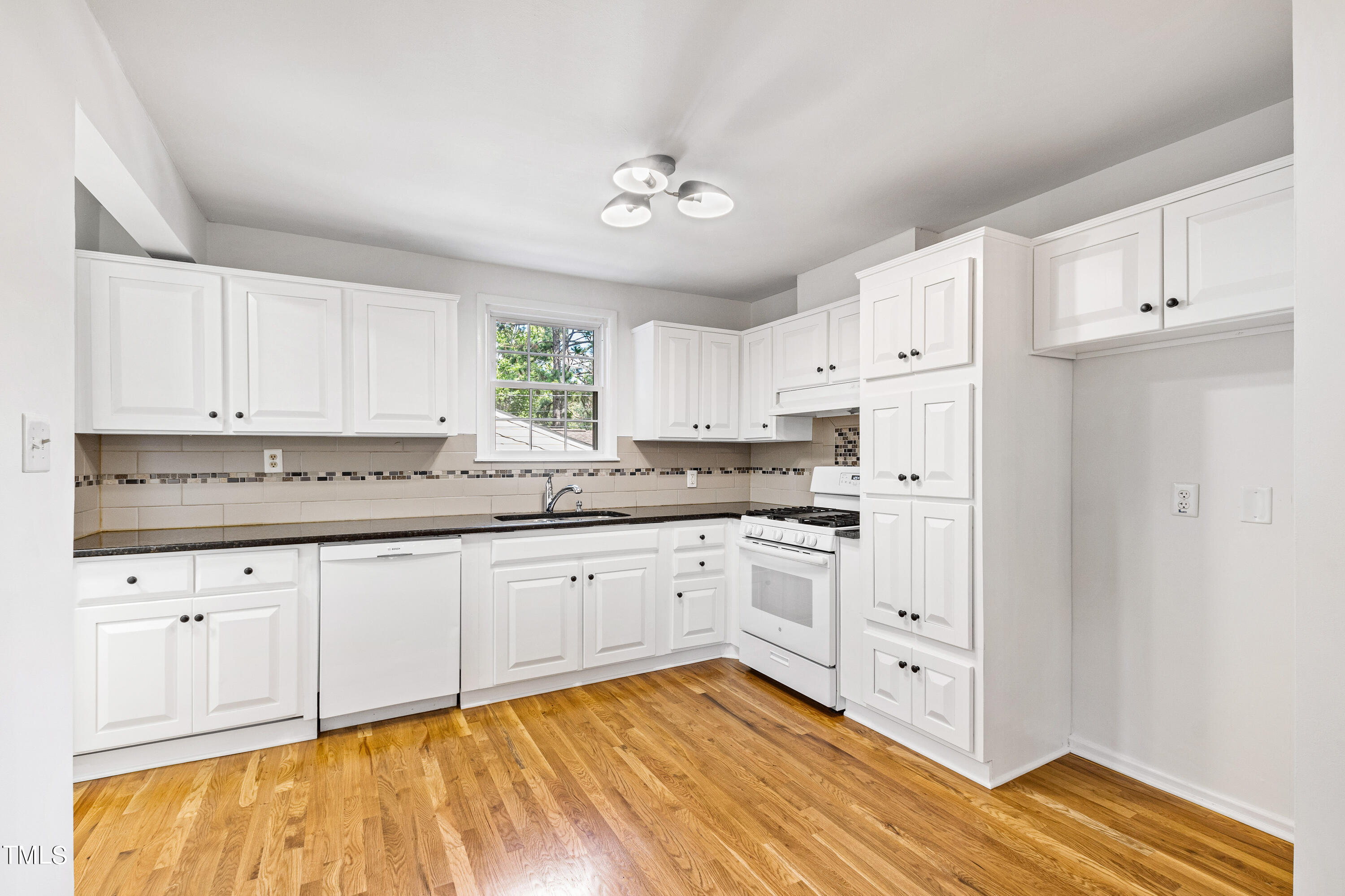 3505 Apache Drive