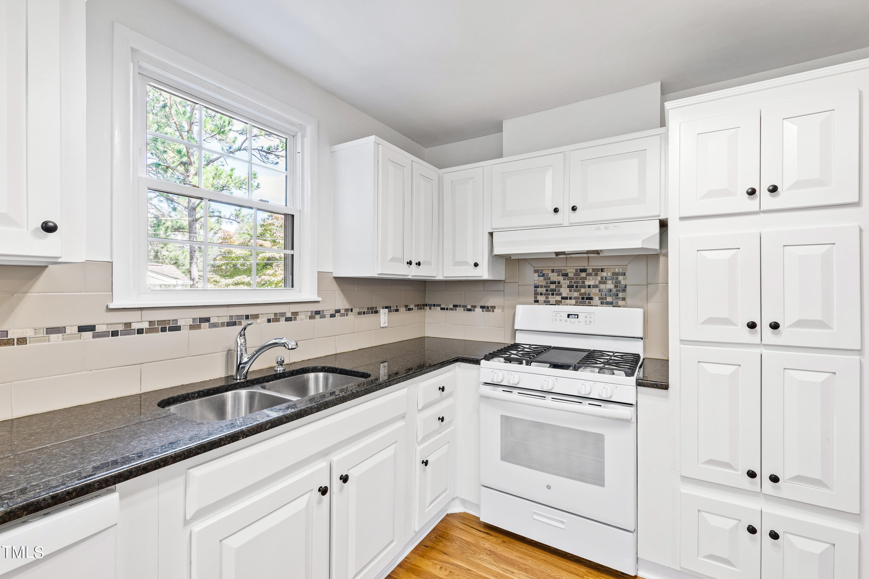 3505 Apache Drive