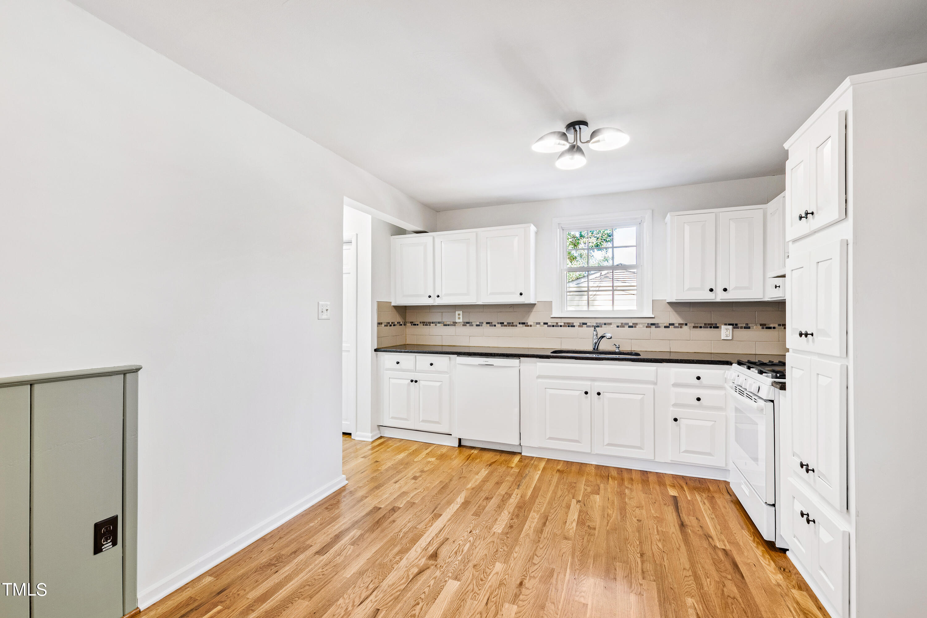 3505 Apache Drive