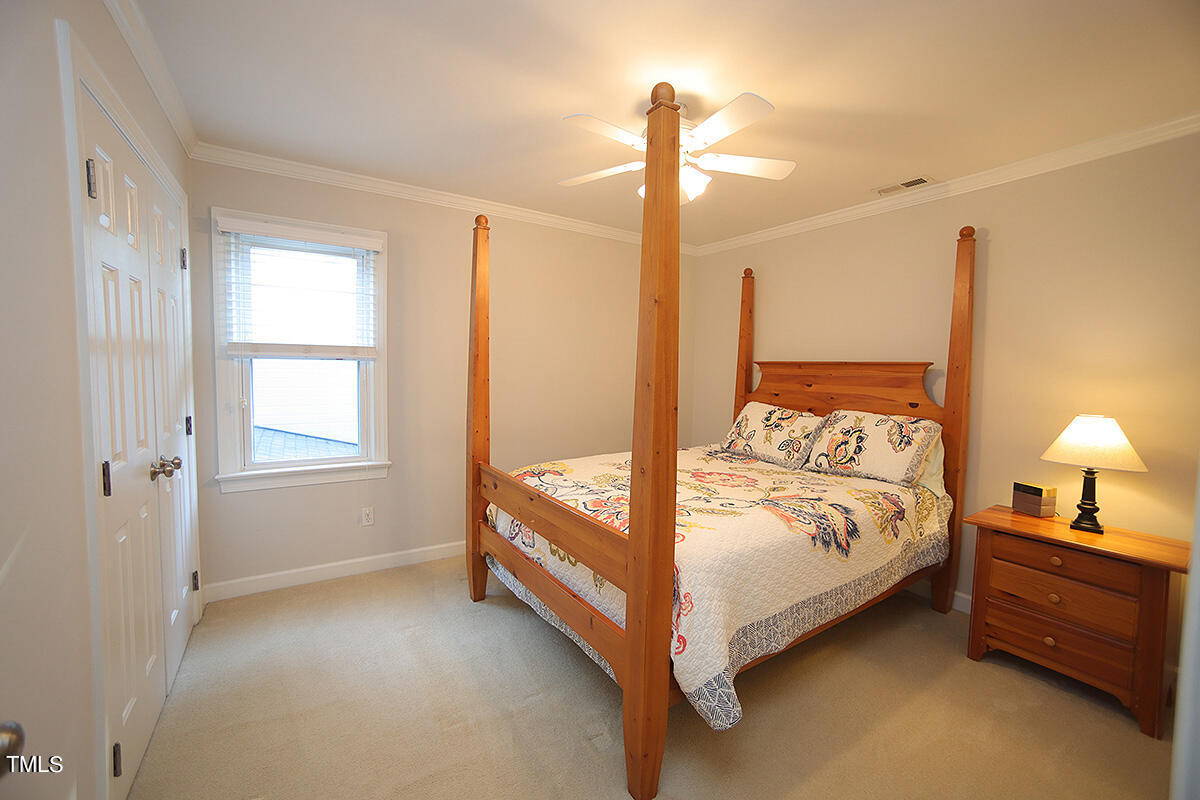 15712 Wickershire Court
