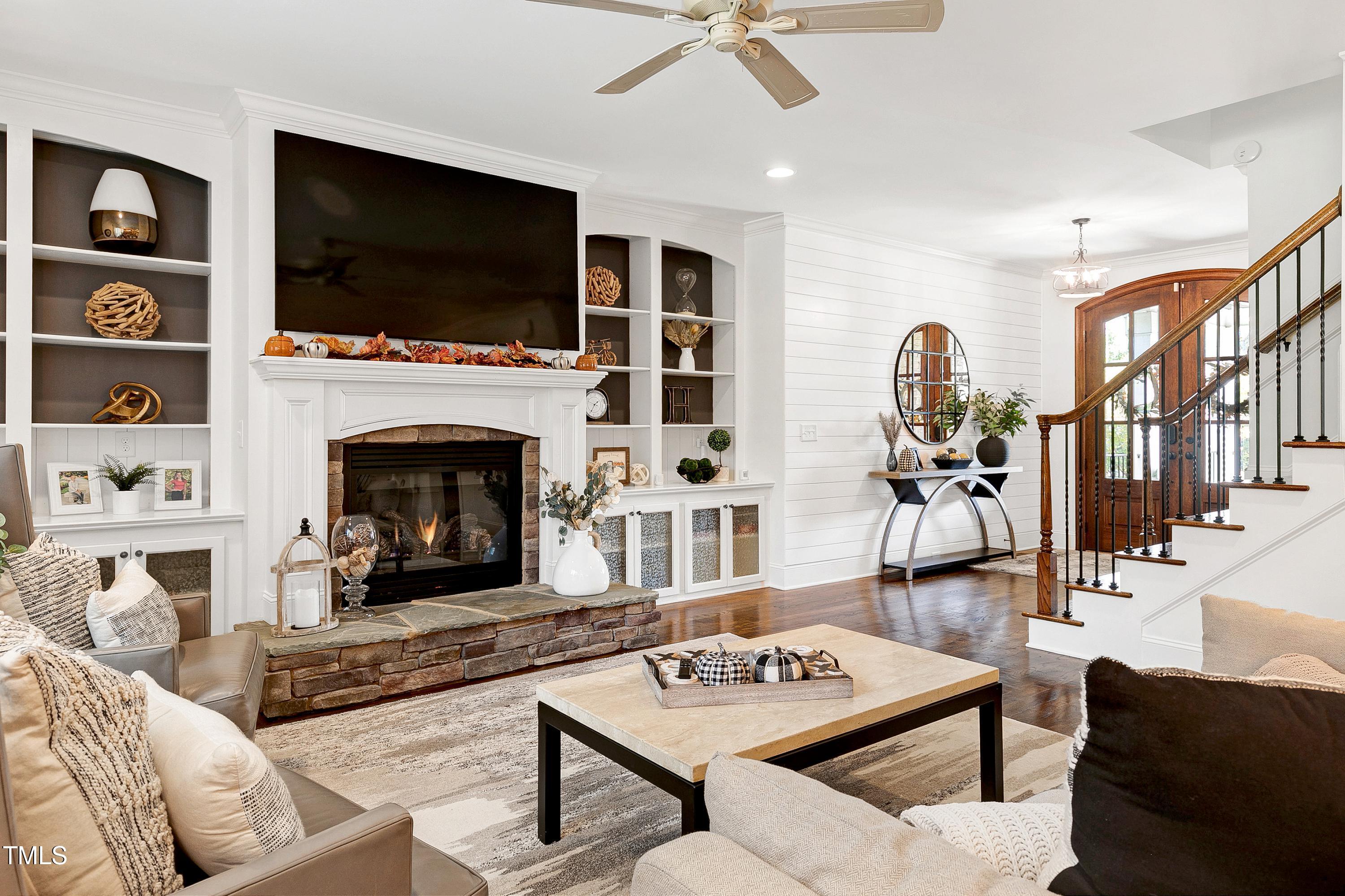 210 Sunset Bluffs Drive