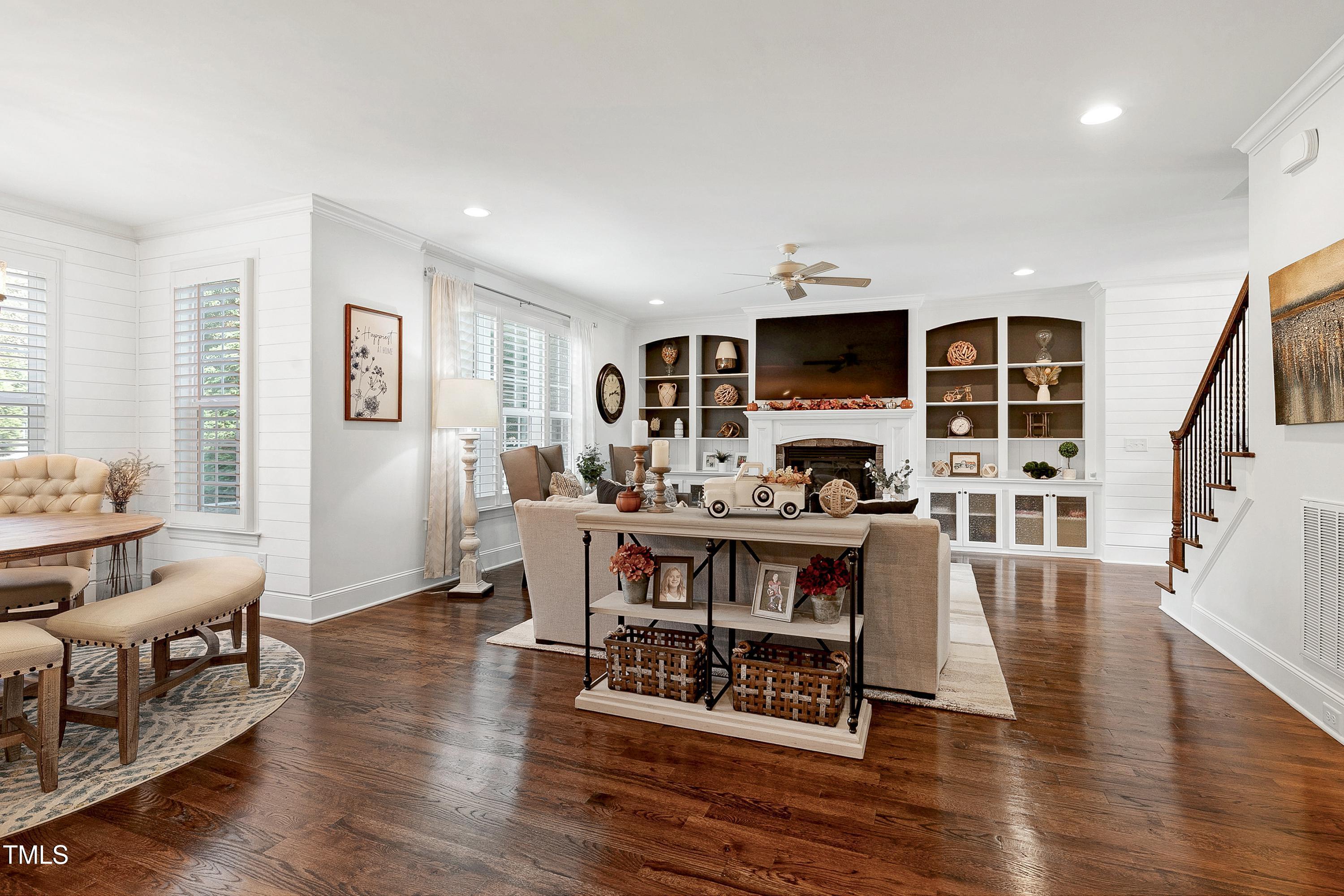 210 Sunset Bluffs Drive