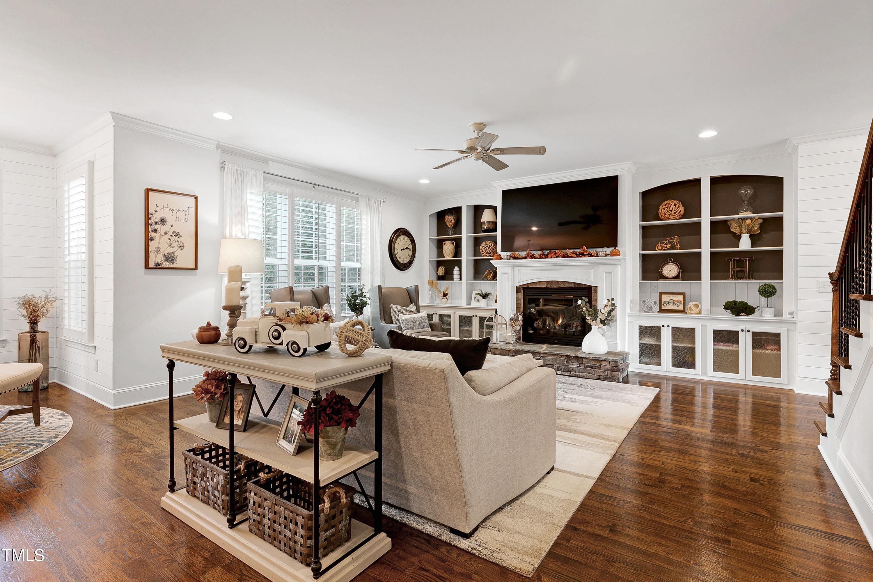 210 Sunset Bluffs Drive