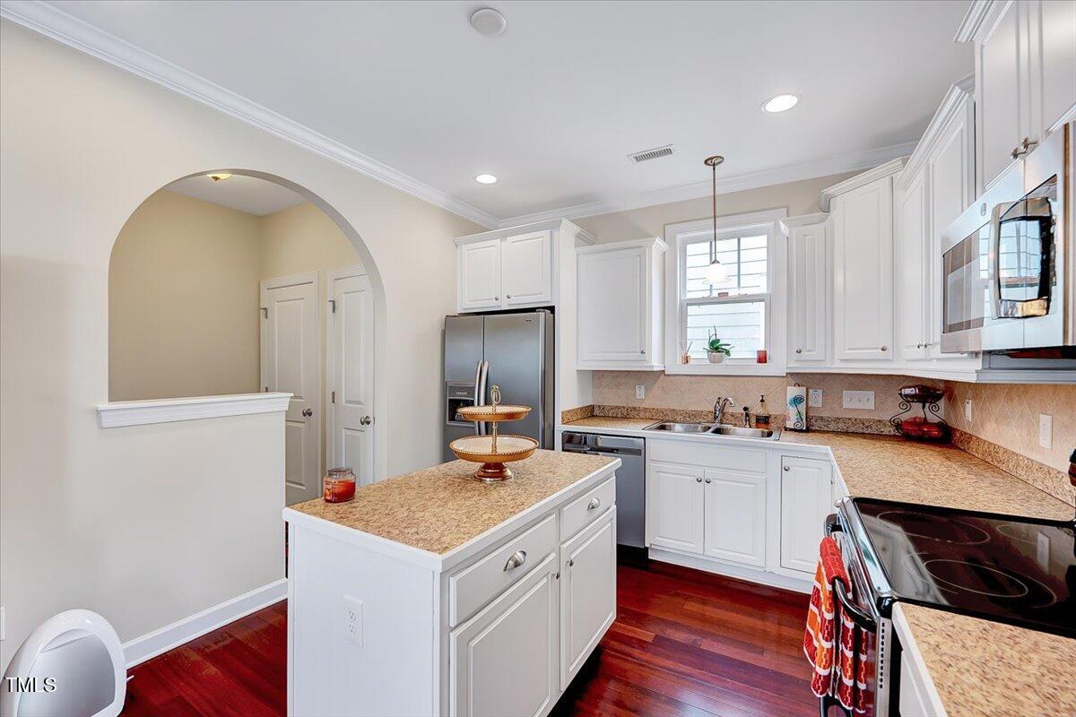 805 Leatherstone Lane