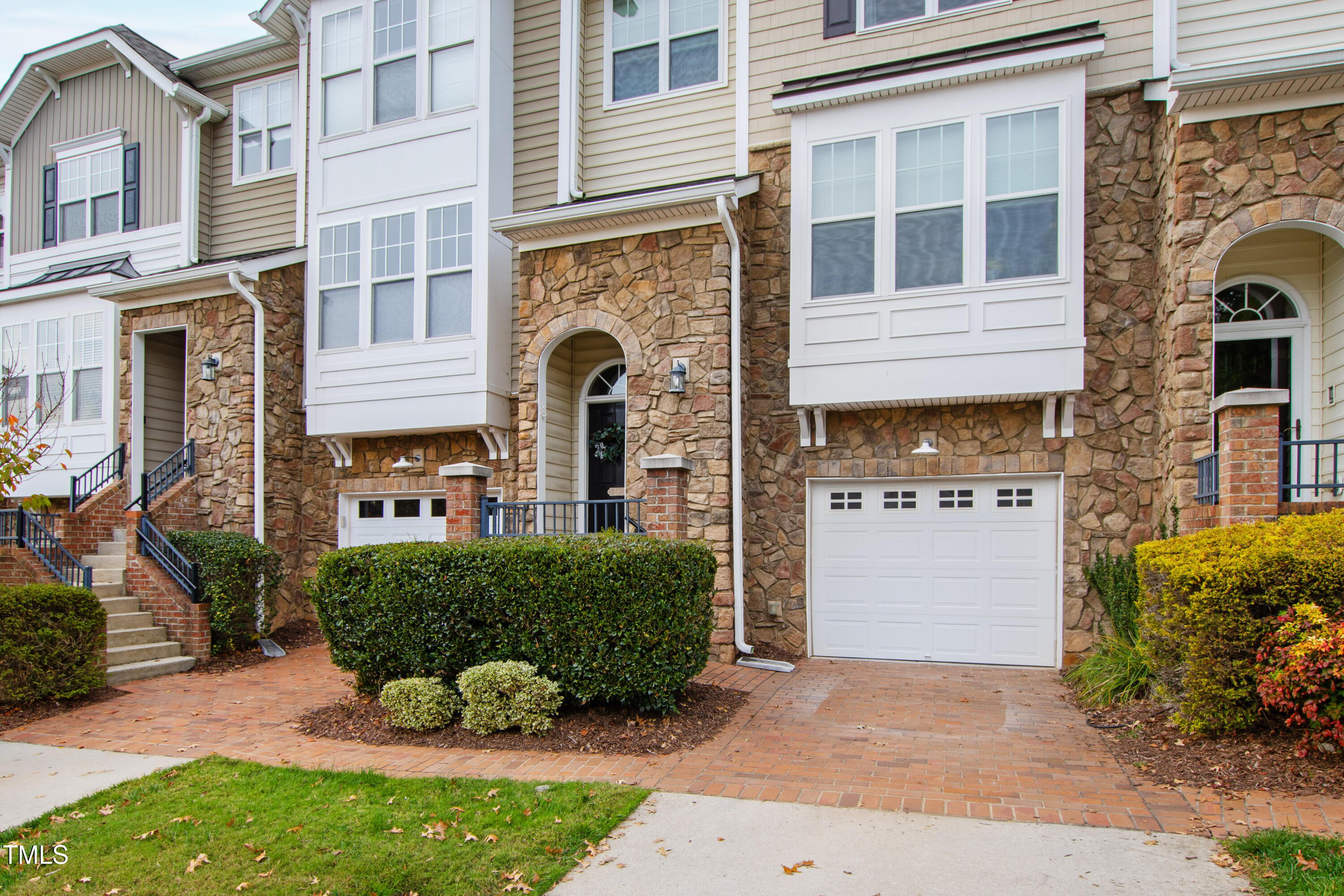 5927 Cameo Glass Way