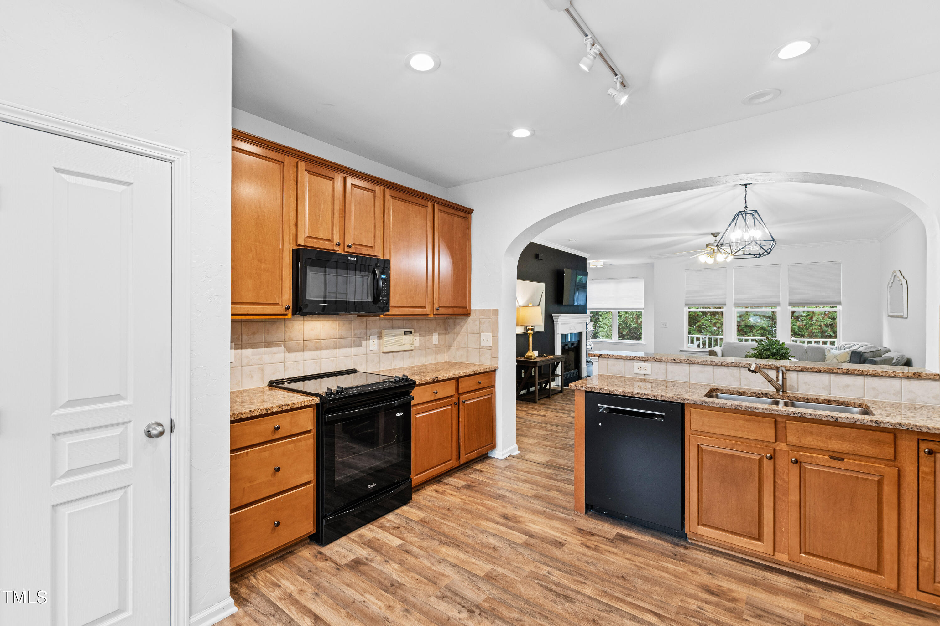 5927 Cameo Glass Way