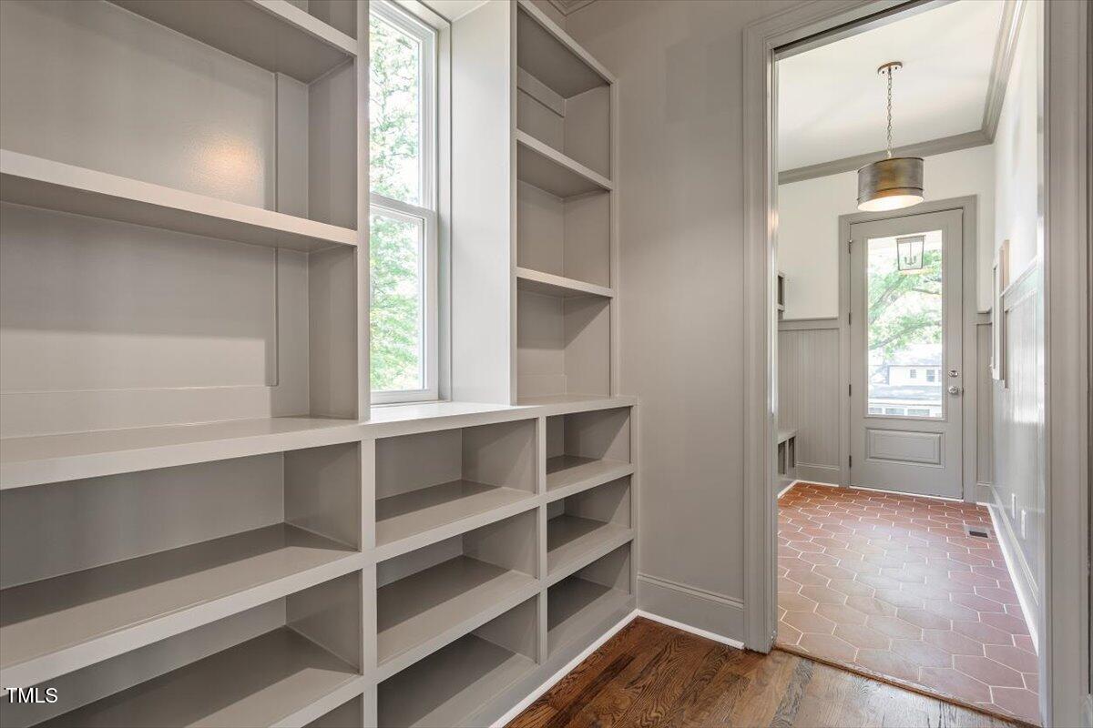 3302.5 Hall Place
