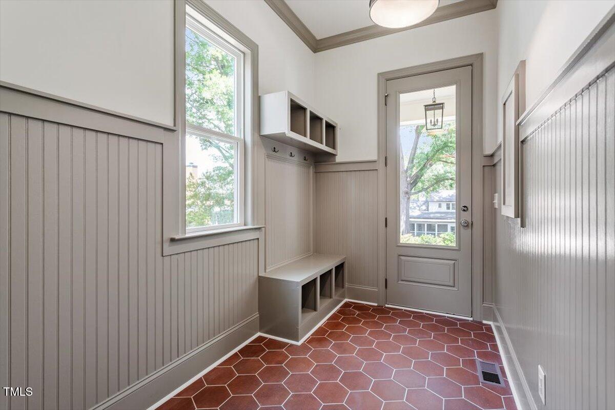 3302.5 Hall Place