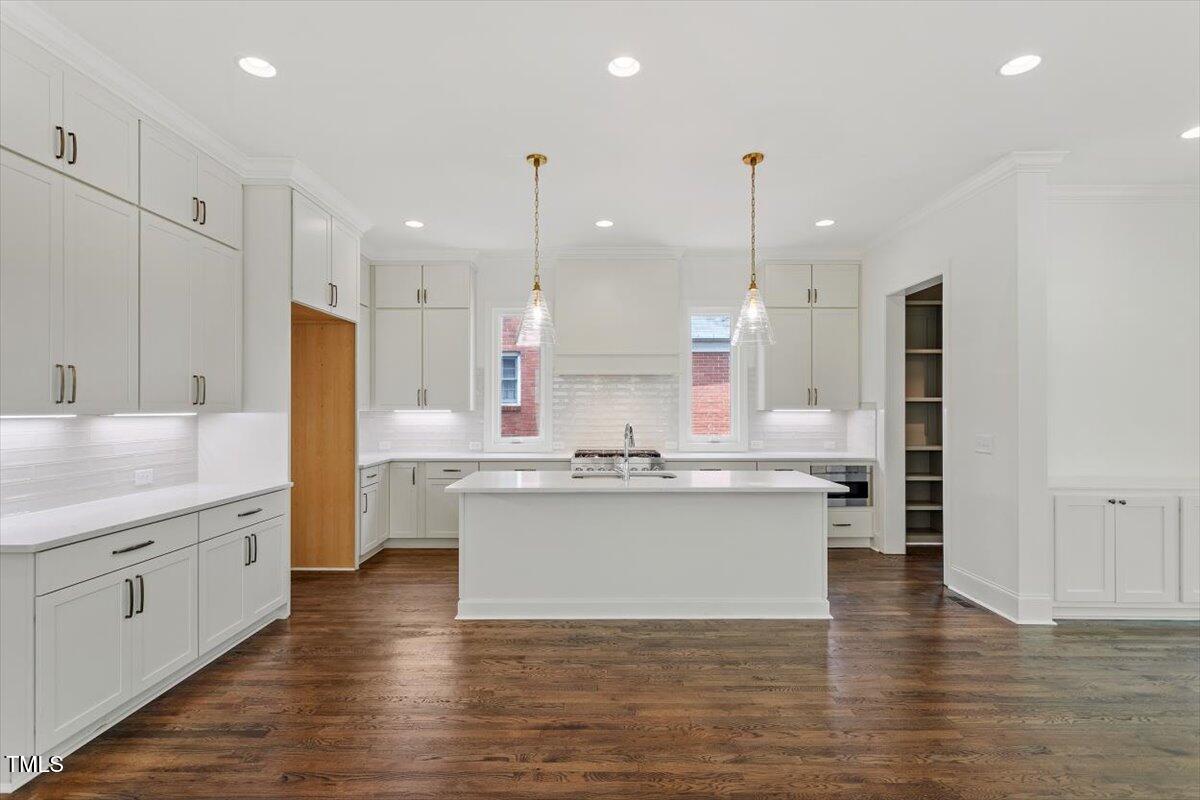 3302.5 Hall Place