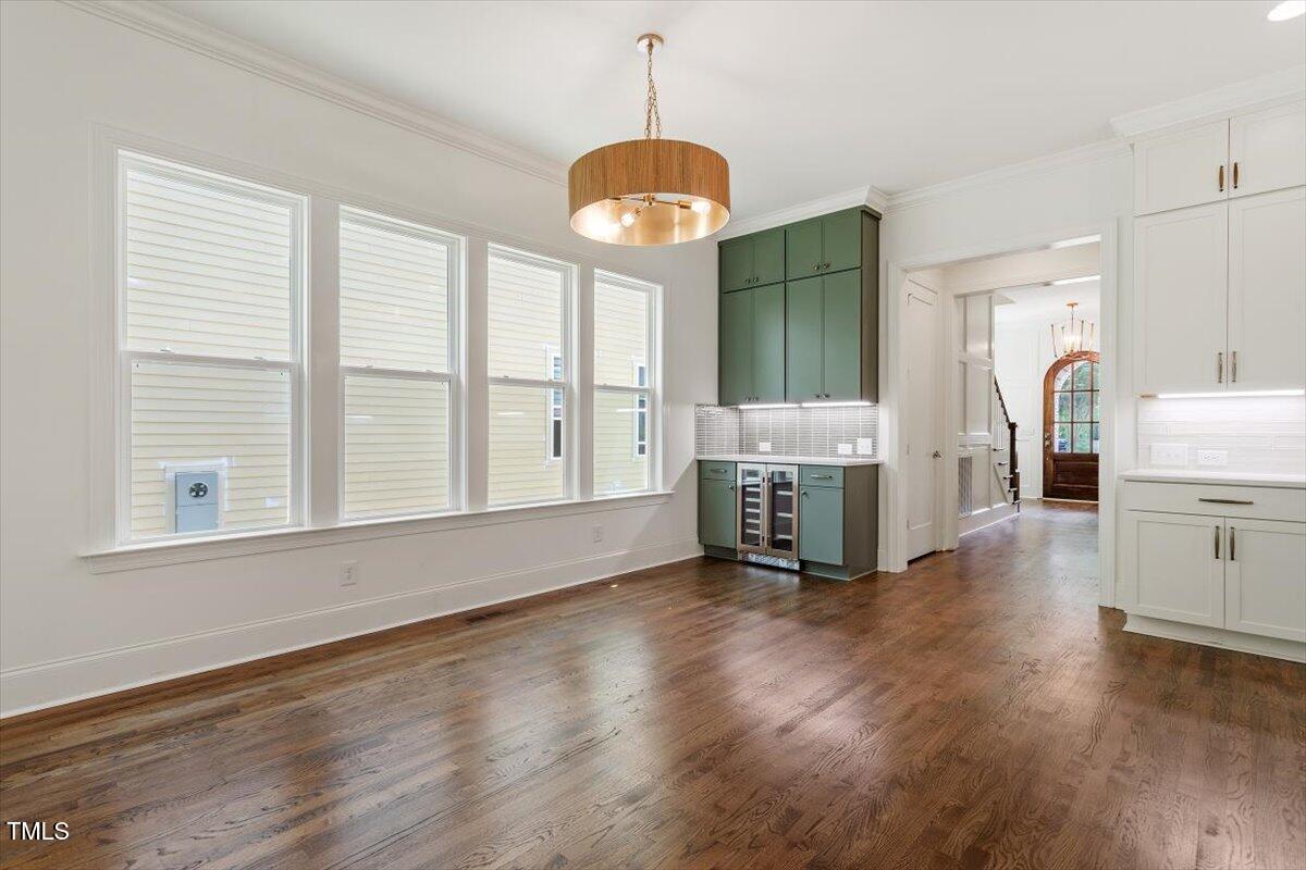 3302.5 Hall Place