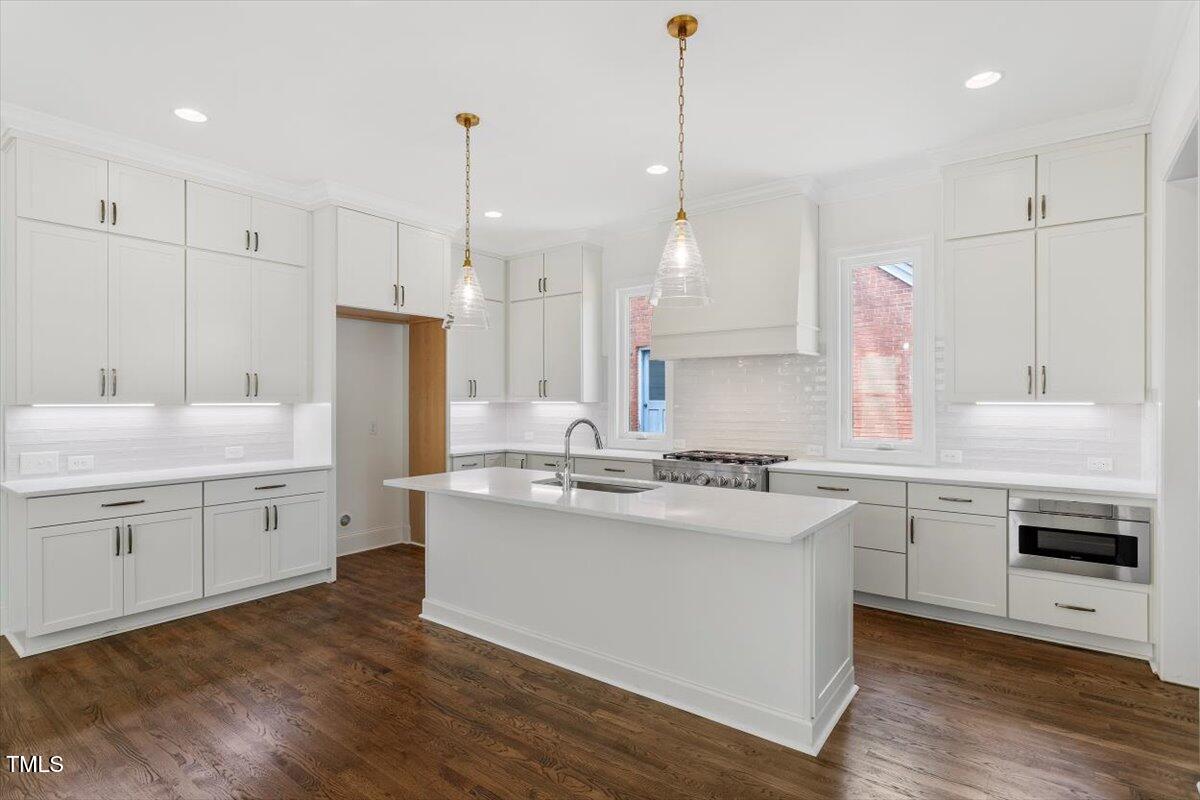 3302.5 Hall Place