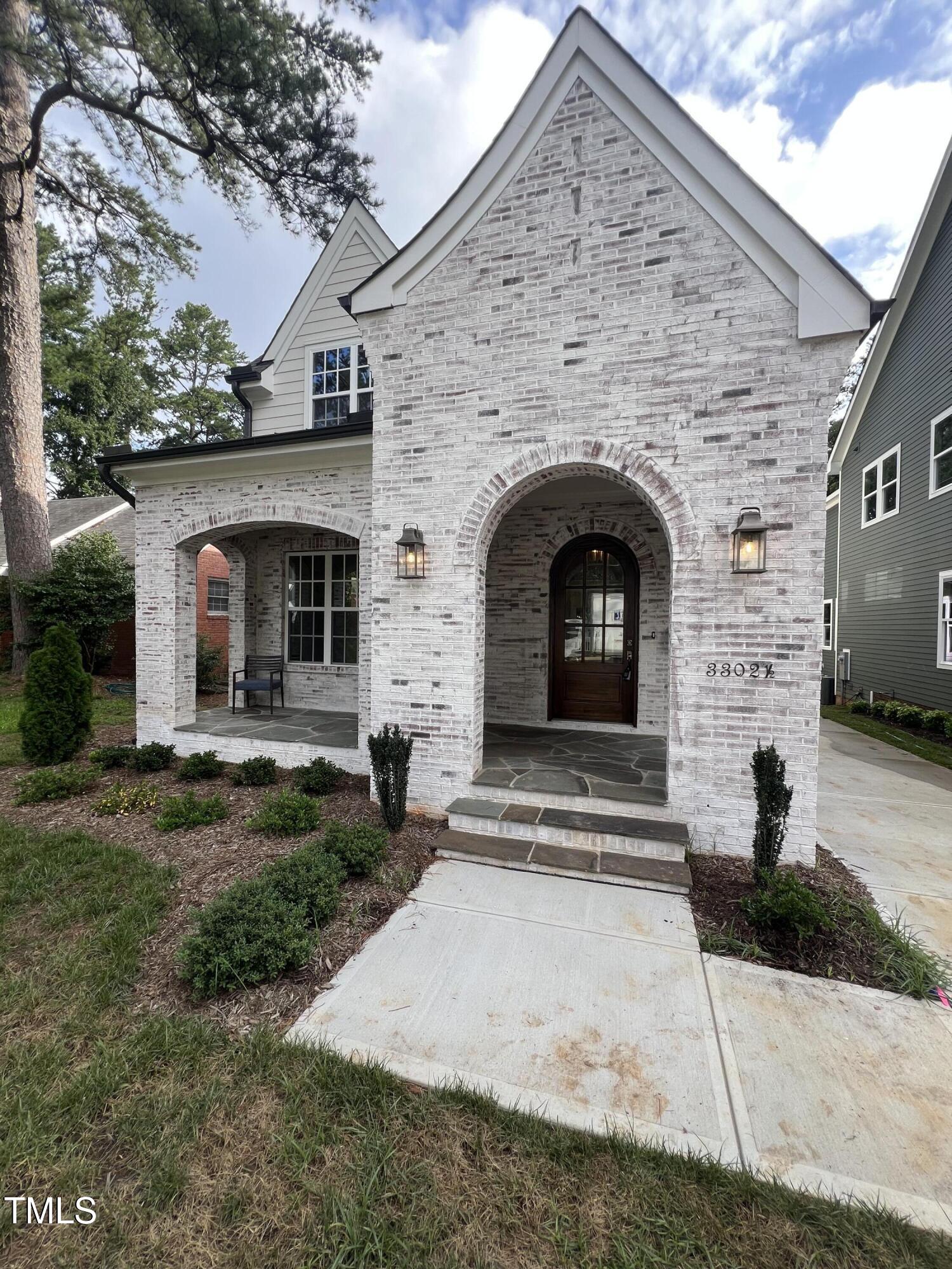 3302.5 Hall Place