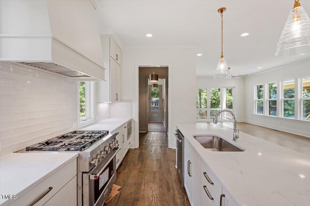 3302.5 Hall Place