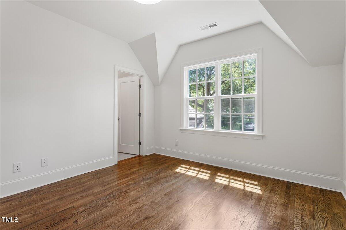 3302.5 Hall Place