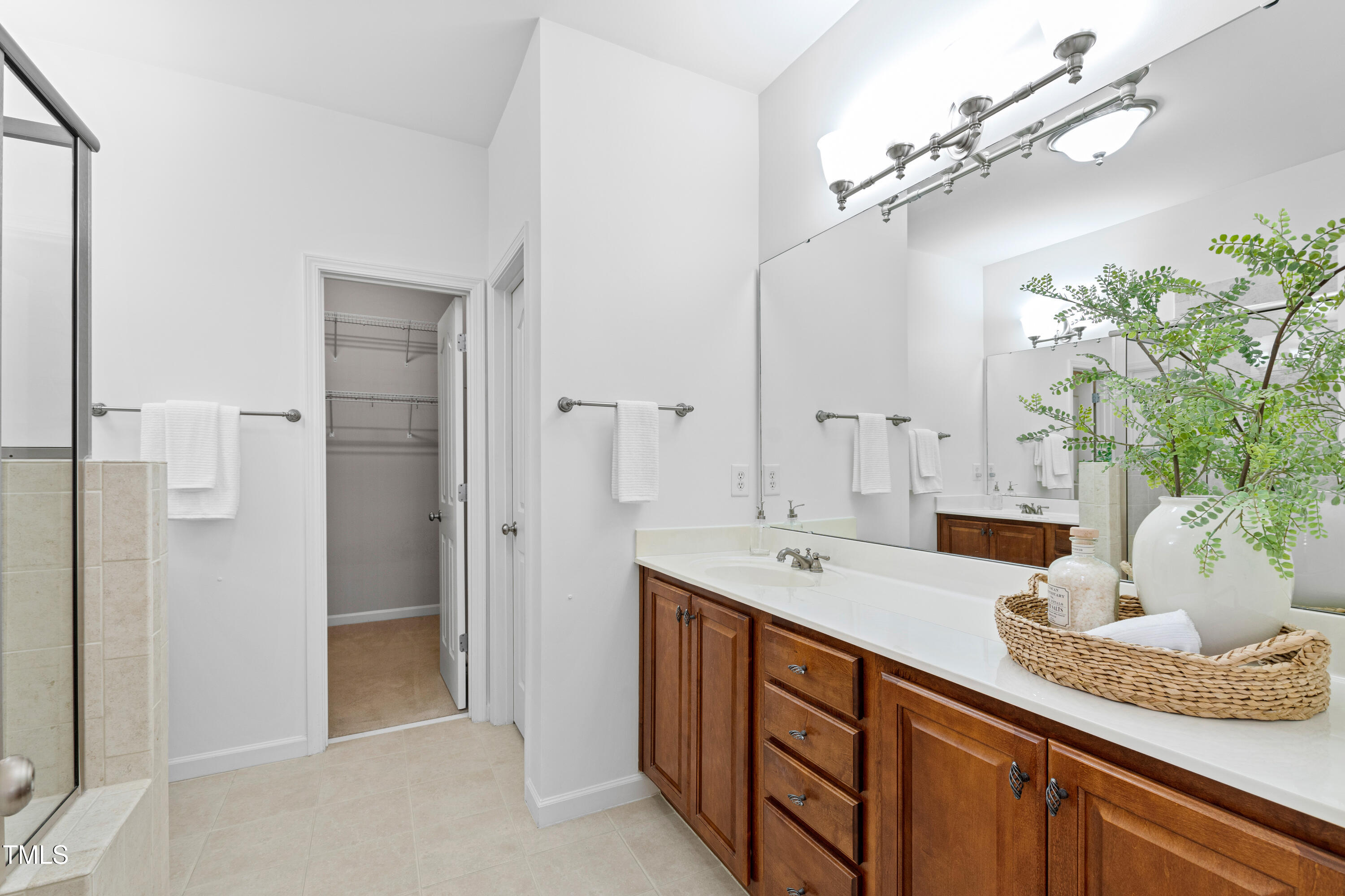 6111 Leesburg Lane