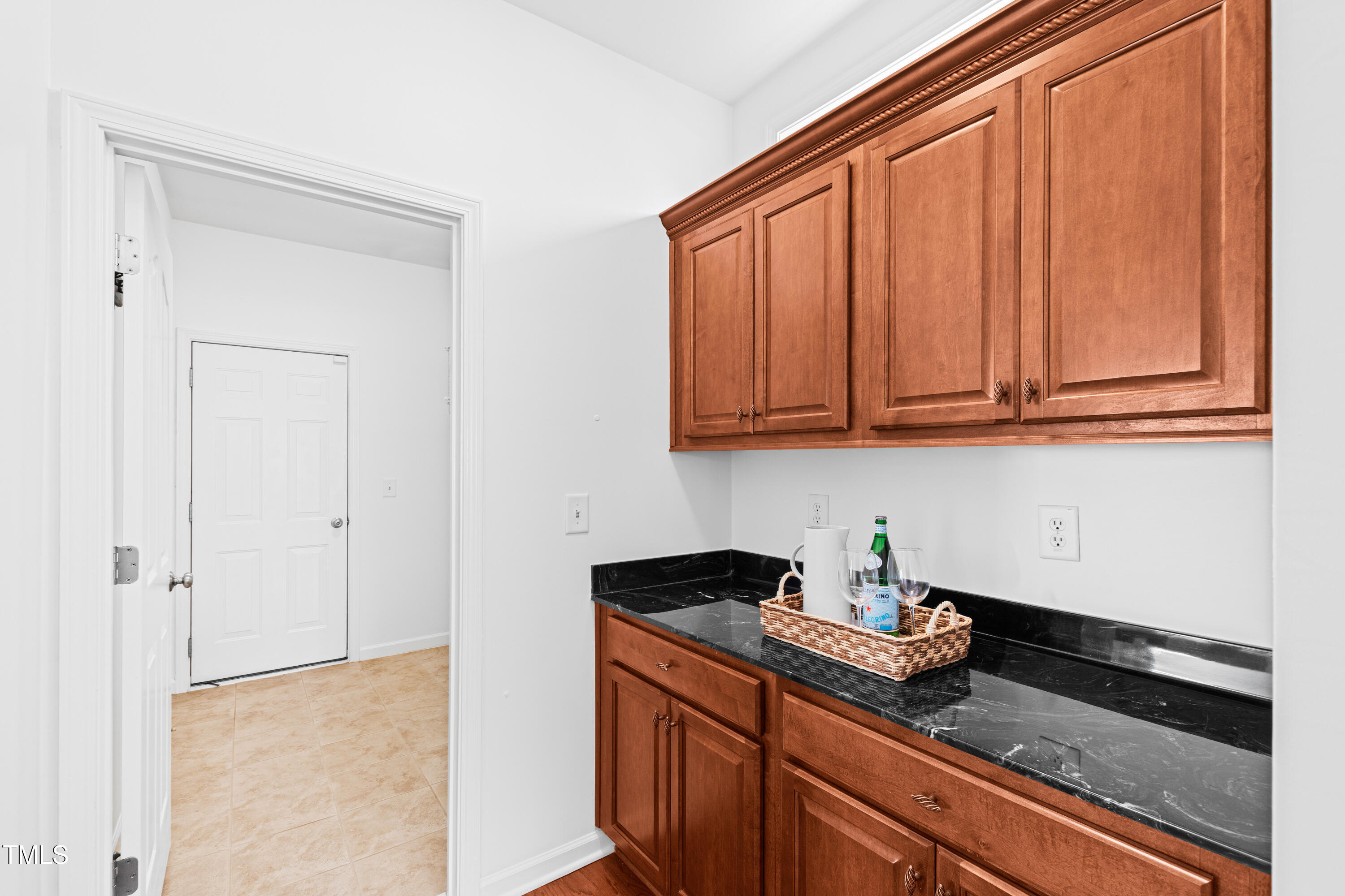 6111 Leesburg Lane