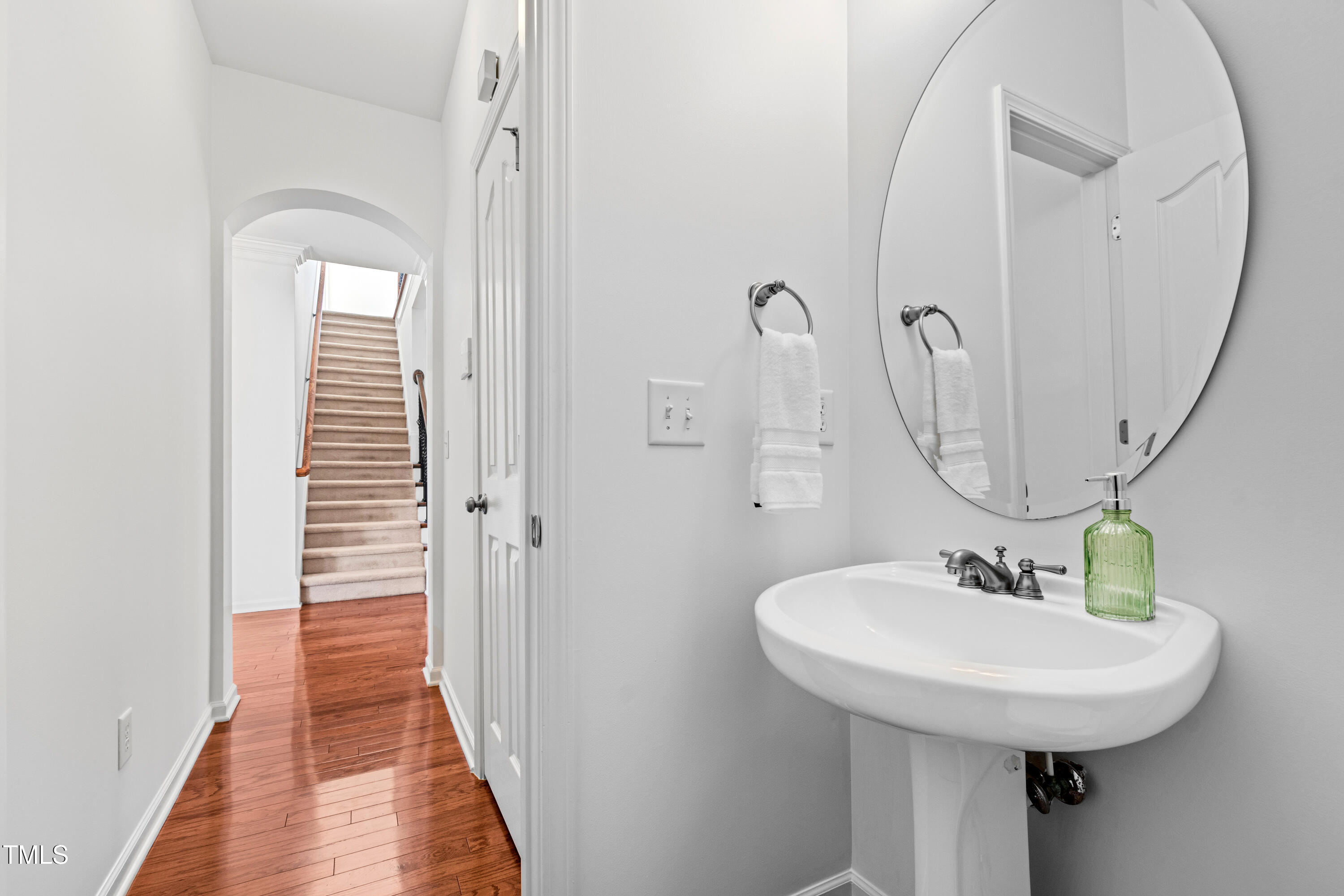 6111 Leesburg Lane