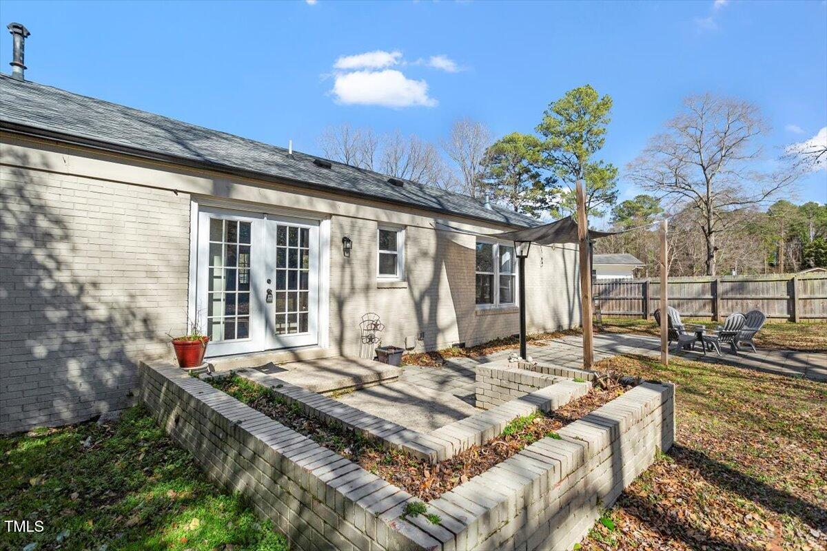 1005 Helms Place