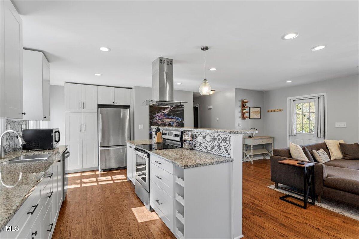 1005 Helms Place