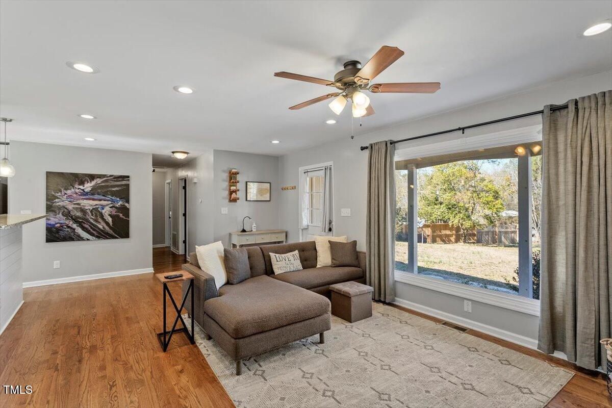1005 Helms Place