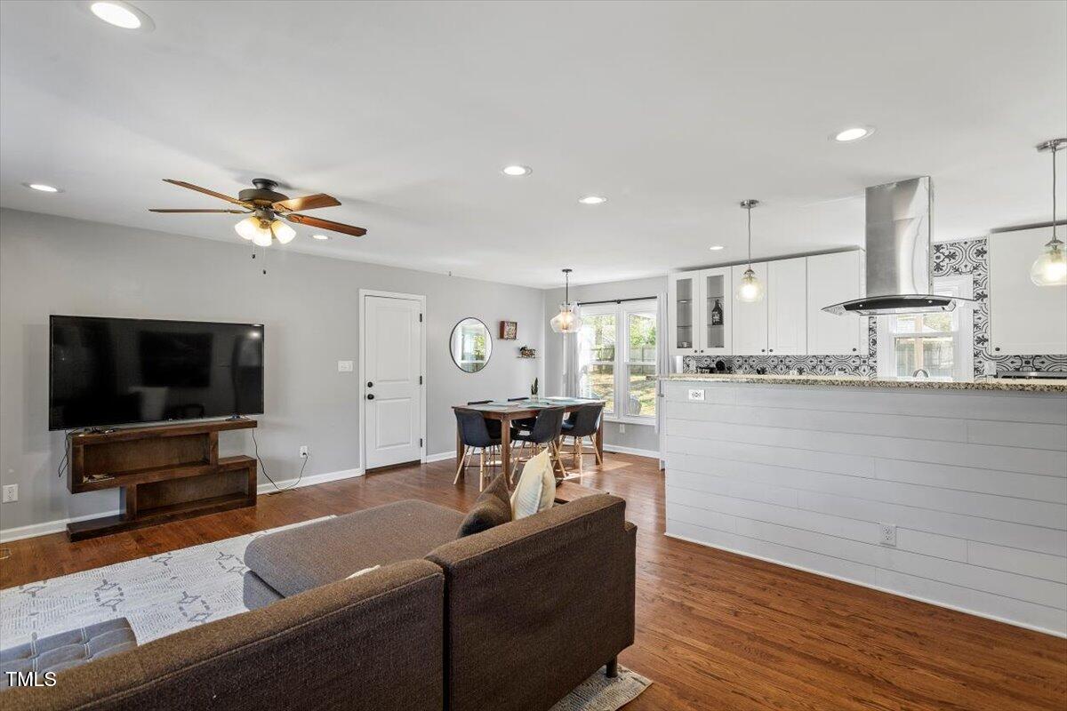 1005 Helms Place