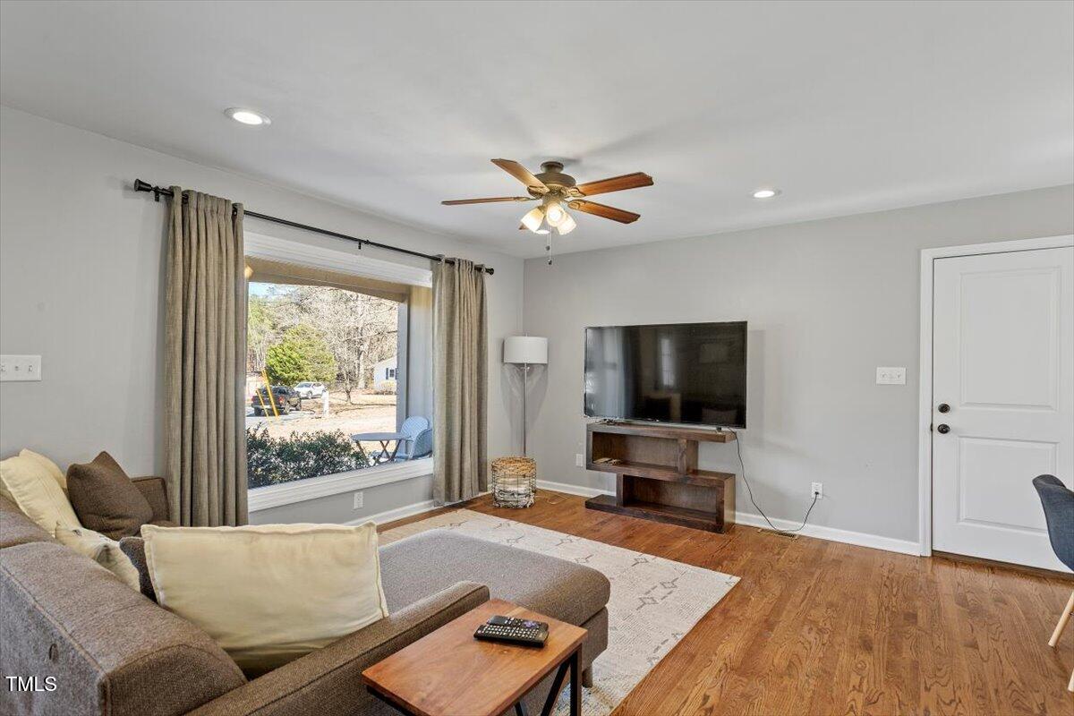 1005 Helms Place