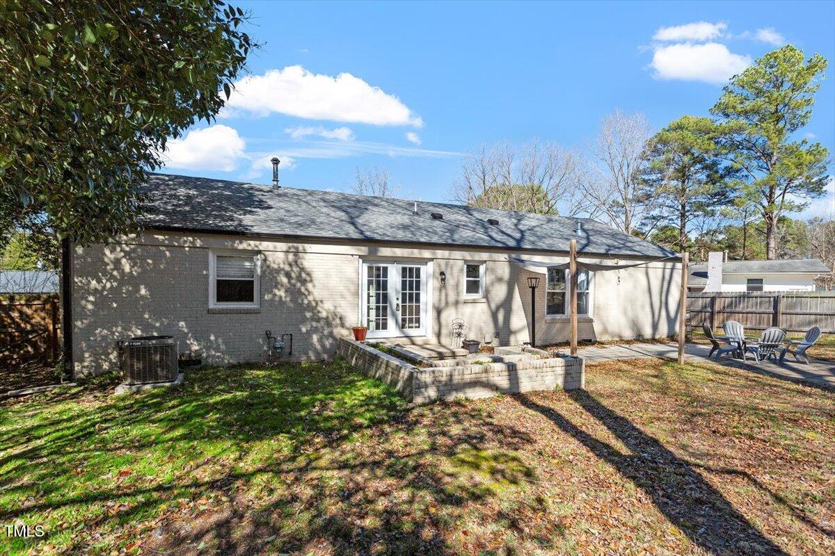 1005 Helms Place