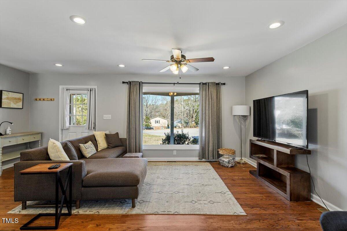 1005 Helms Place