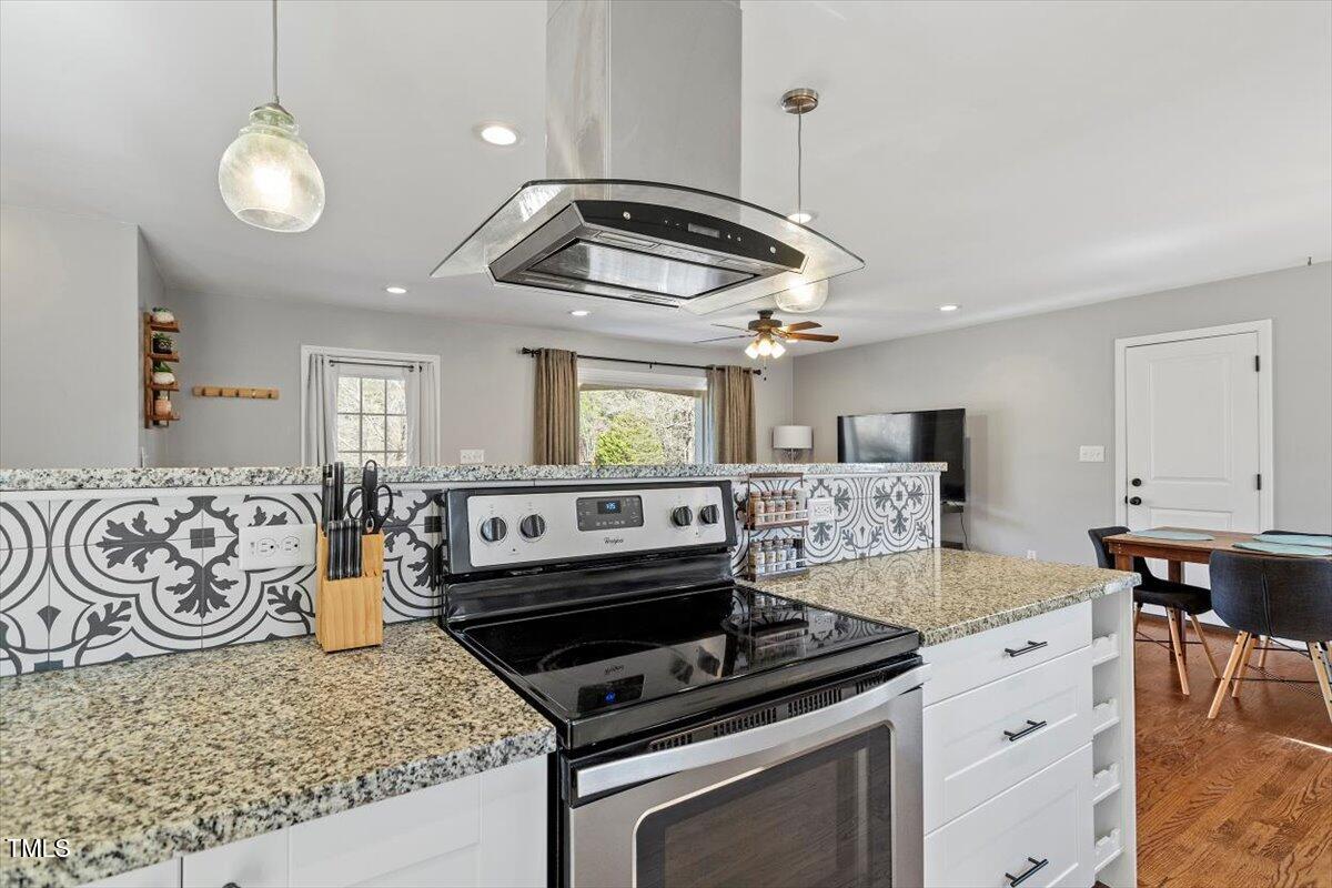 1005 Helms Place