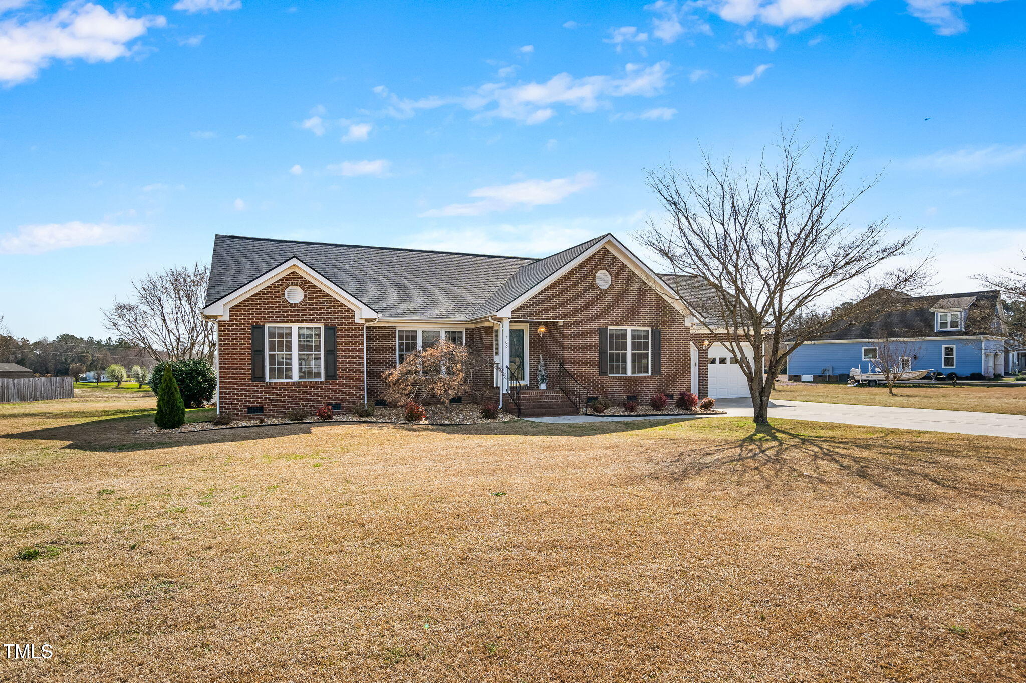 109 Rolling Oaks Lane