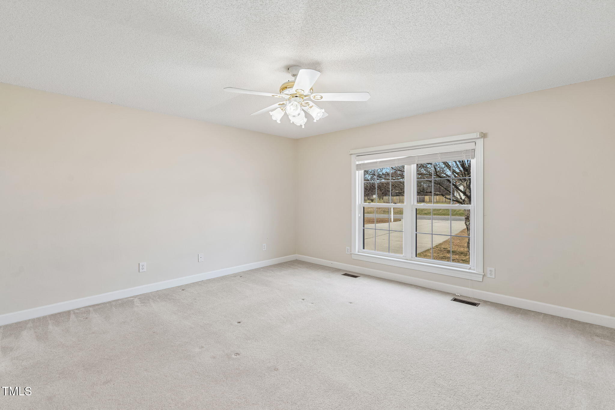 109 Rolling Oaks Lane