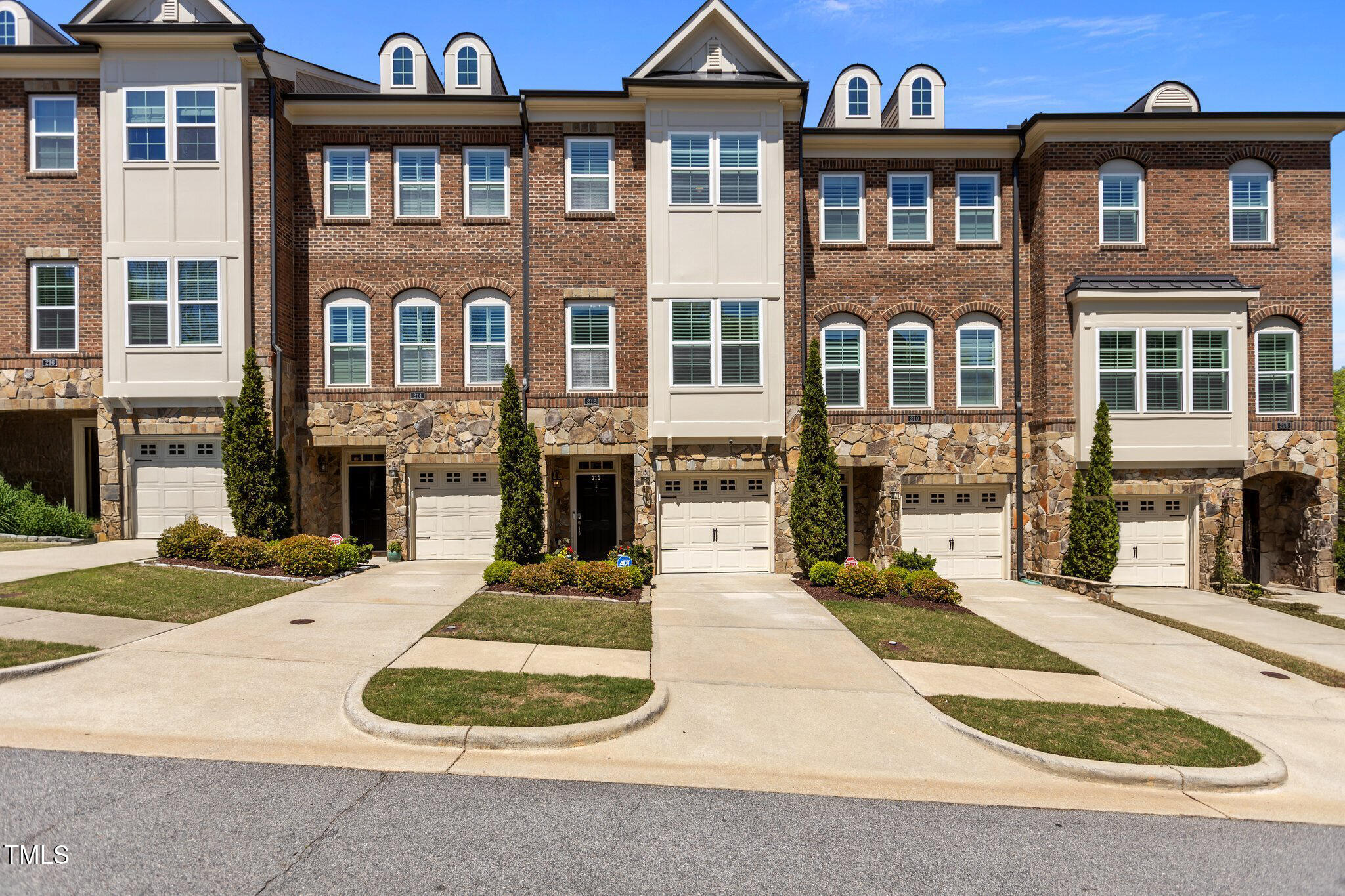 212 Allister Drive