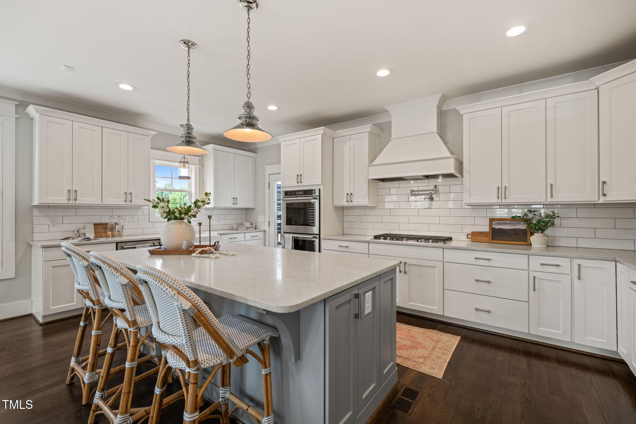 512 Montague Lane