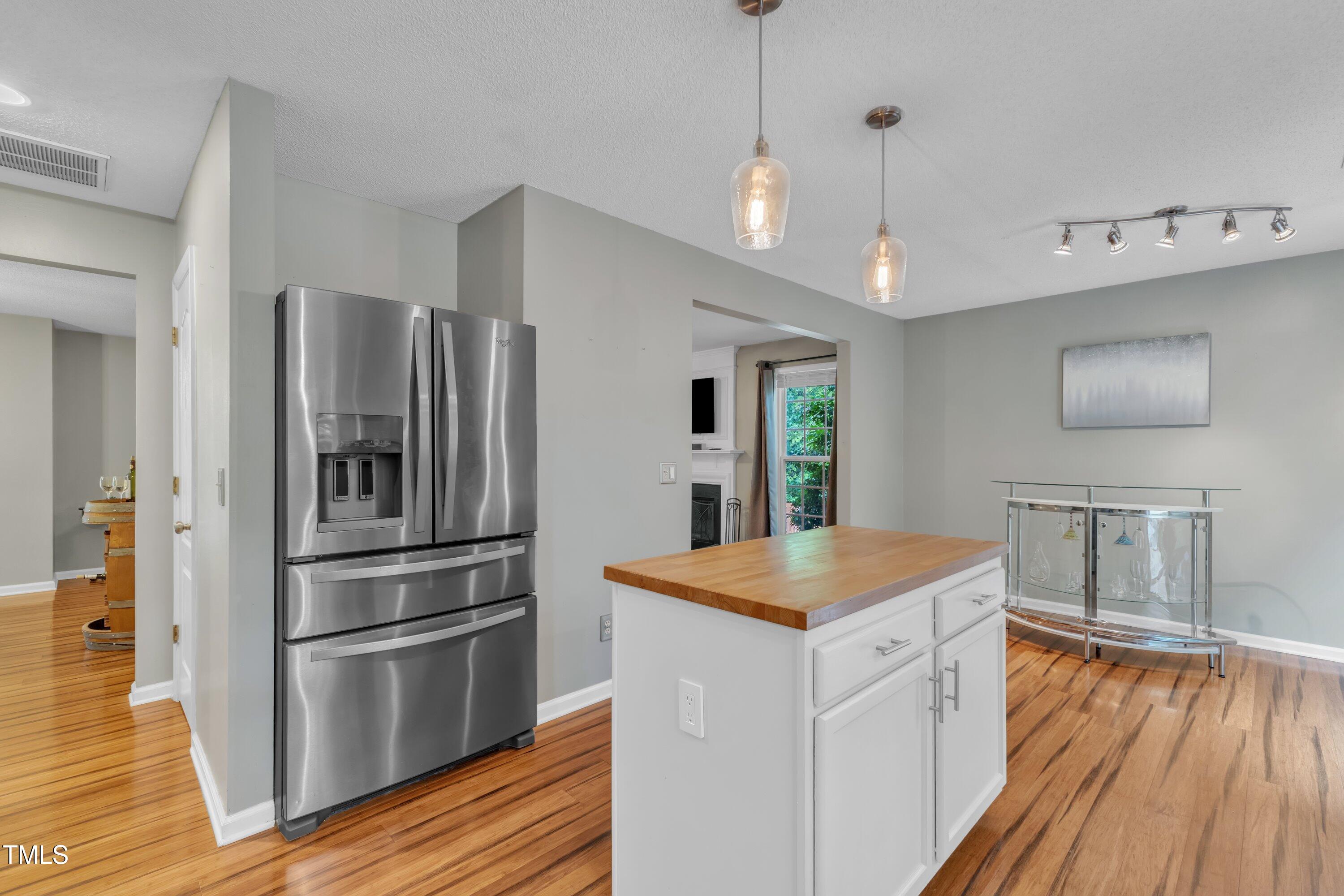 6828 Edwell Court