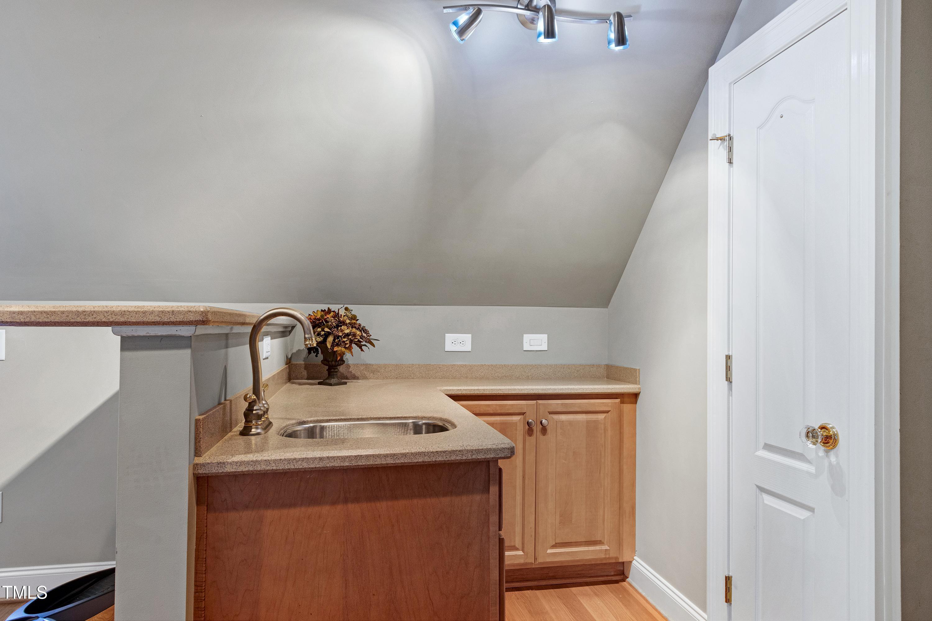 404 Settlecroft Lane