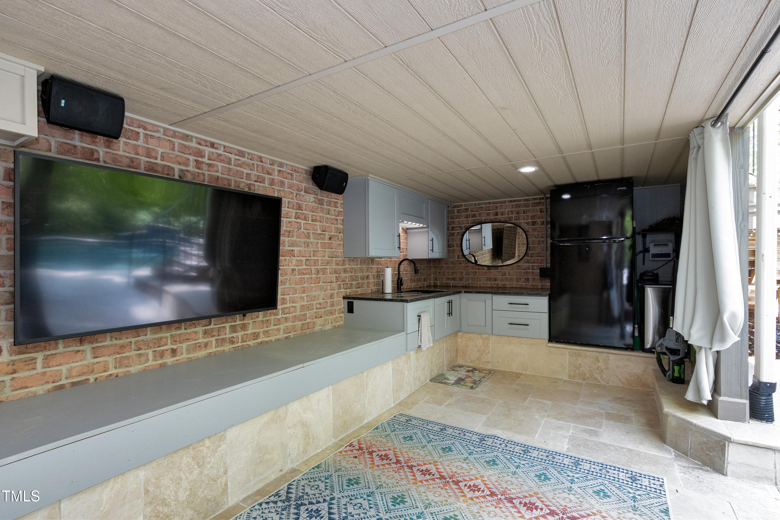 404 Settlecroft Lane