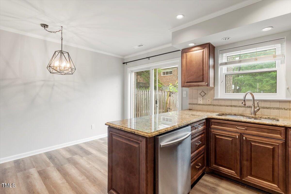 3720 Jamestown Cir