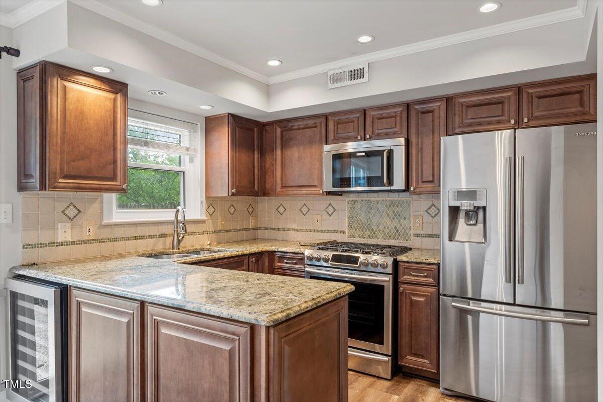 3720 Jamestown Cir