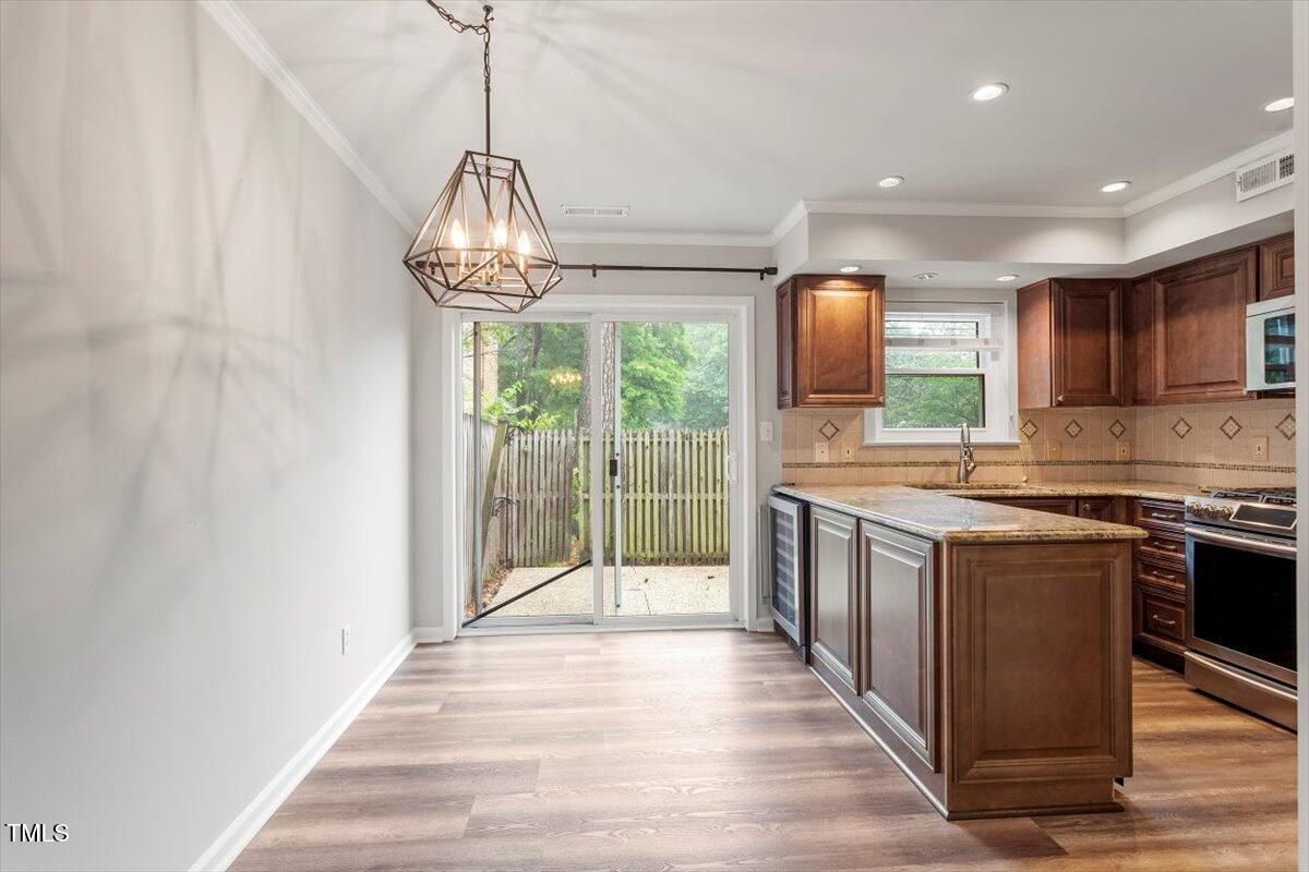 3720 Jamestown Cir