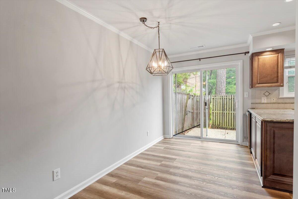 3720 Jamestown Cir