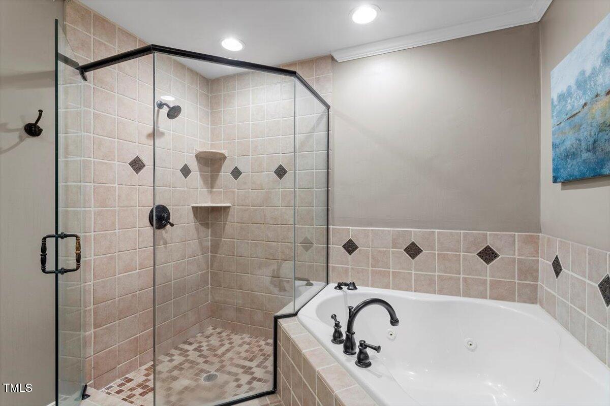 3720 Jamestown Cir