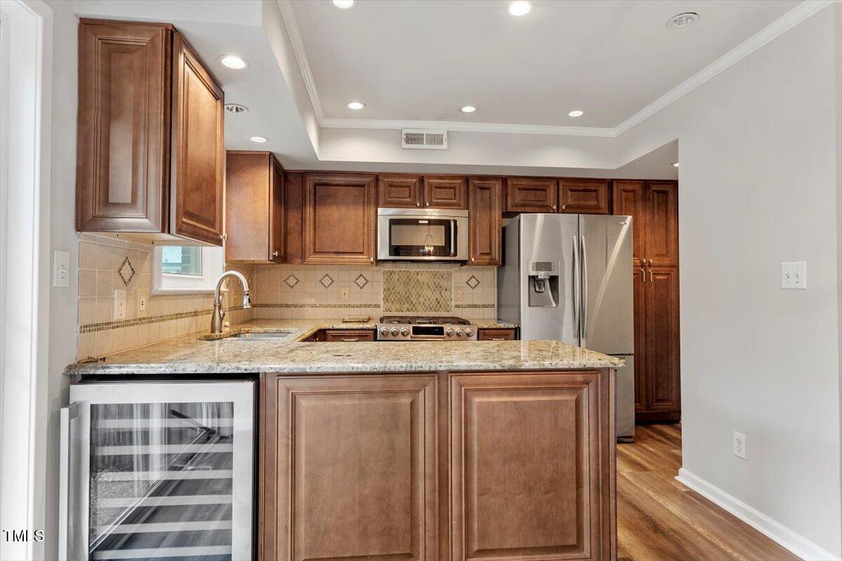 3720 Jamestown Cir